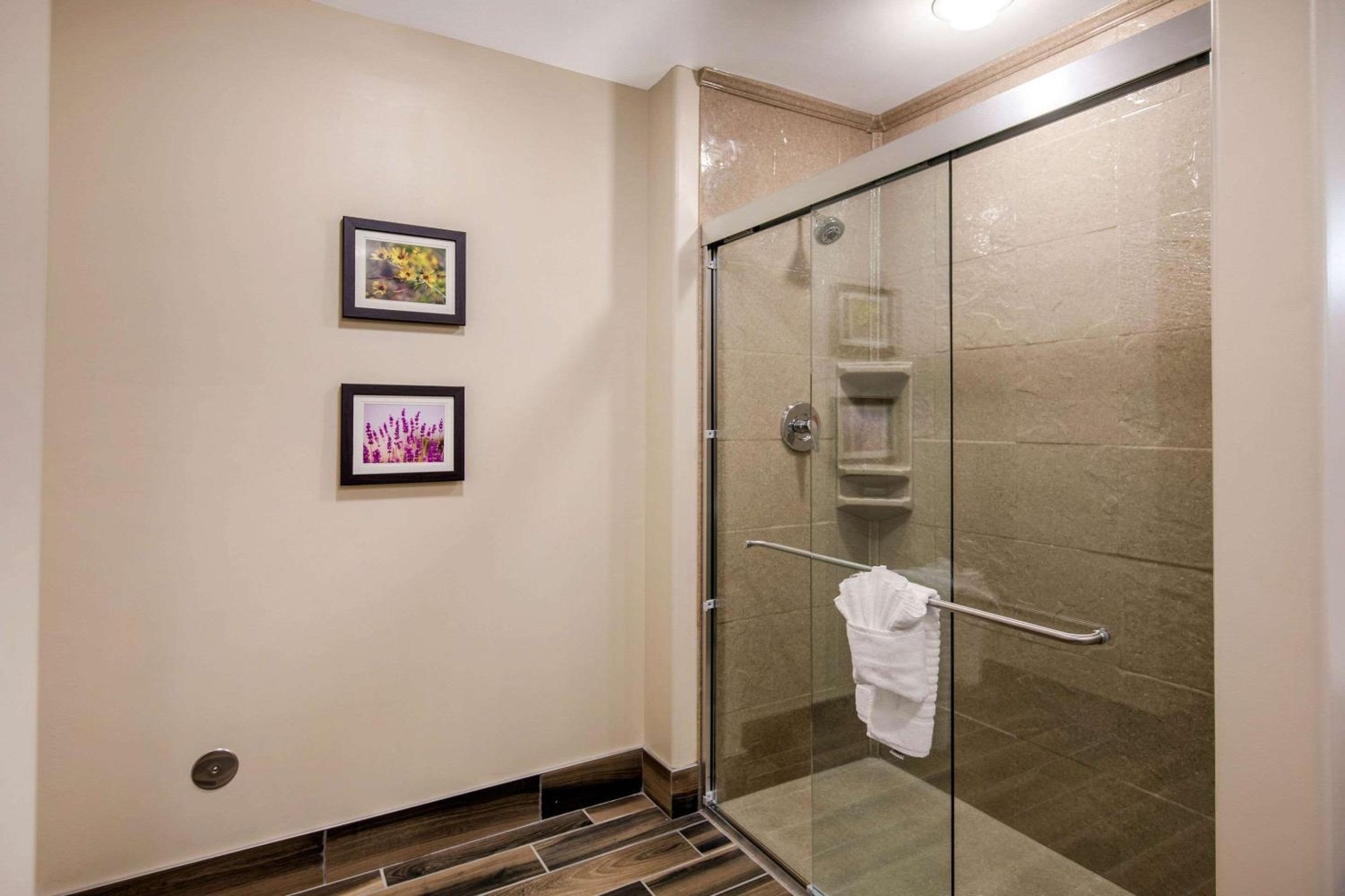 Liberal Vacations - Comfort Suites - Property Image 32