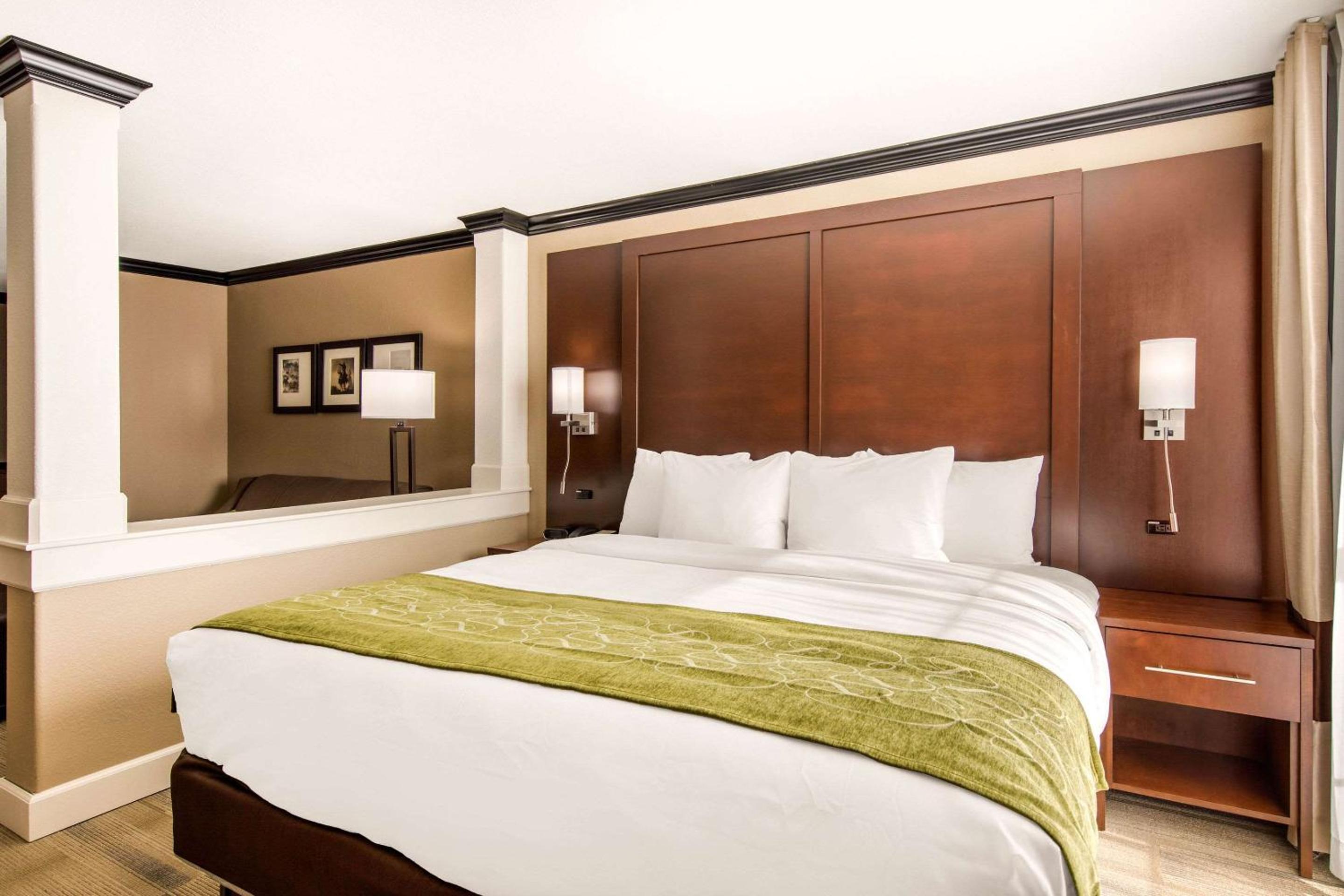 Liberal Vacations - Comfort Suites - Property Image 3