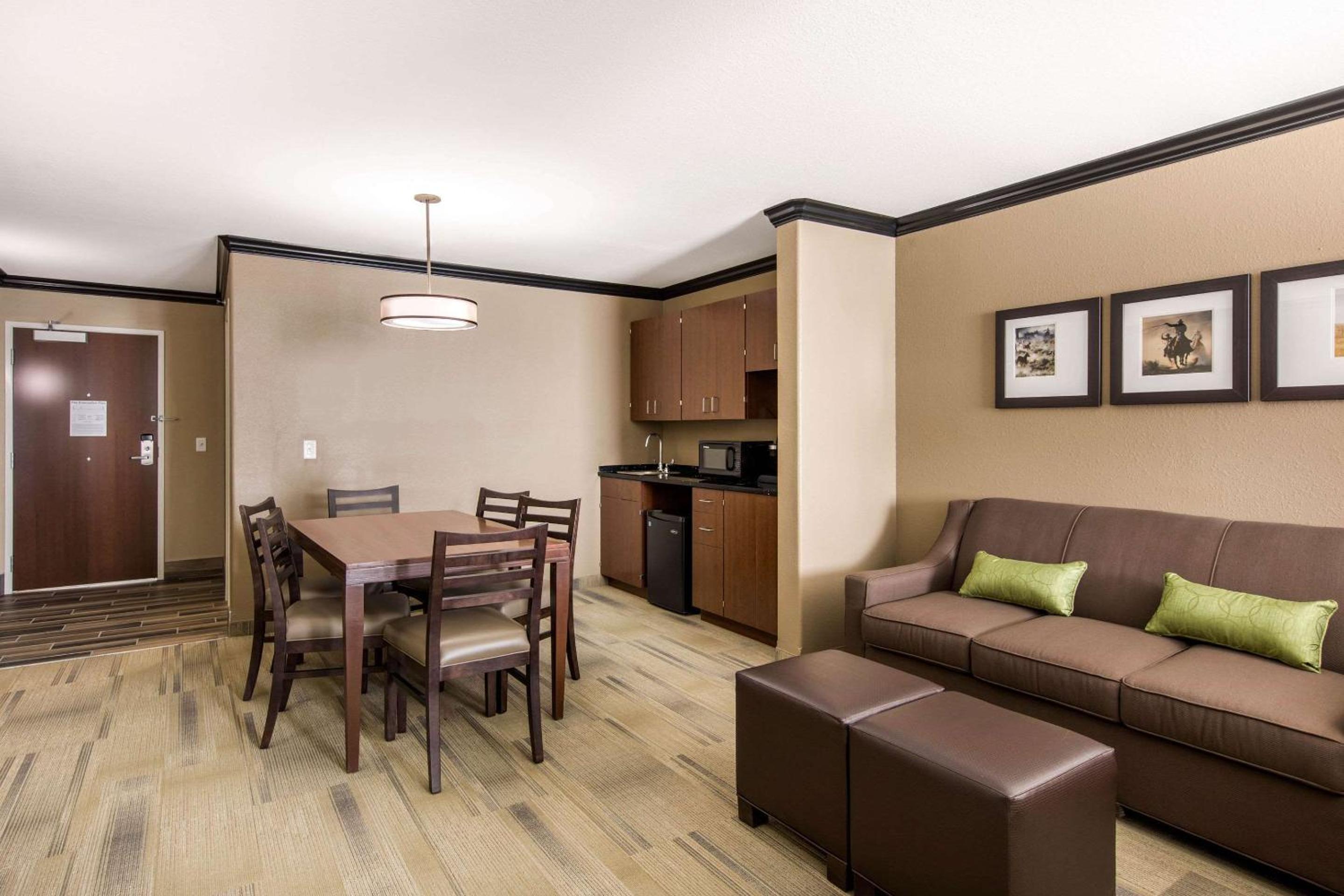 Liberal Vacations - Comfort Suites - Property Image 20