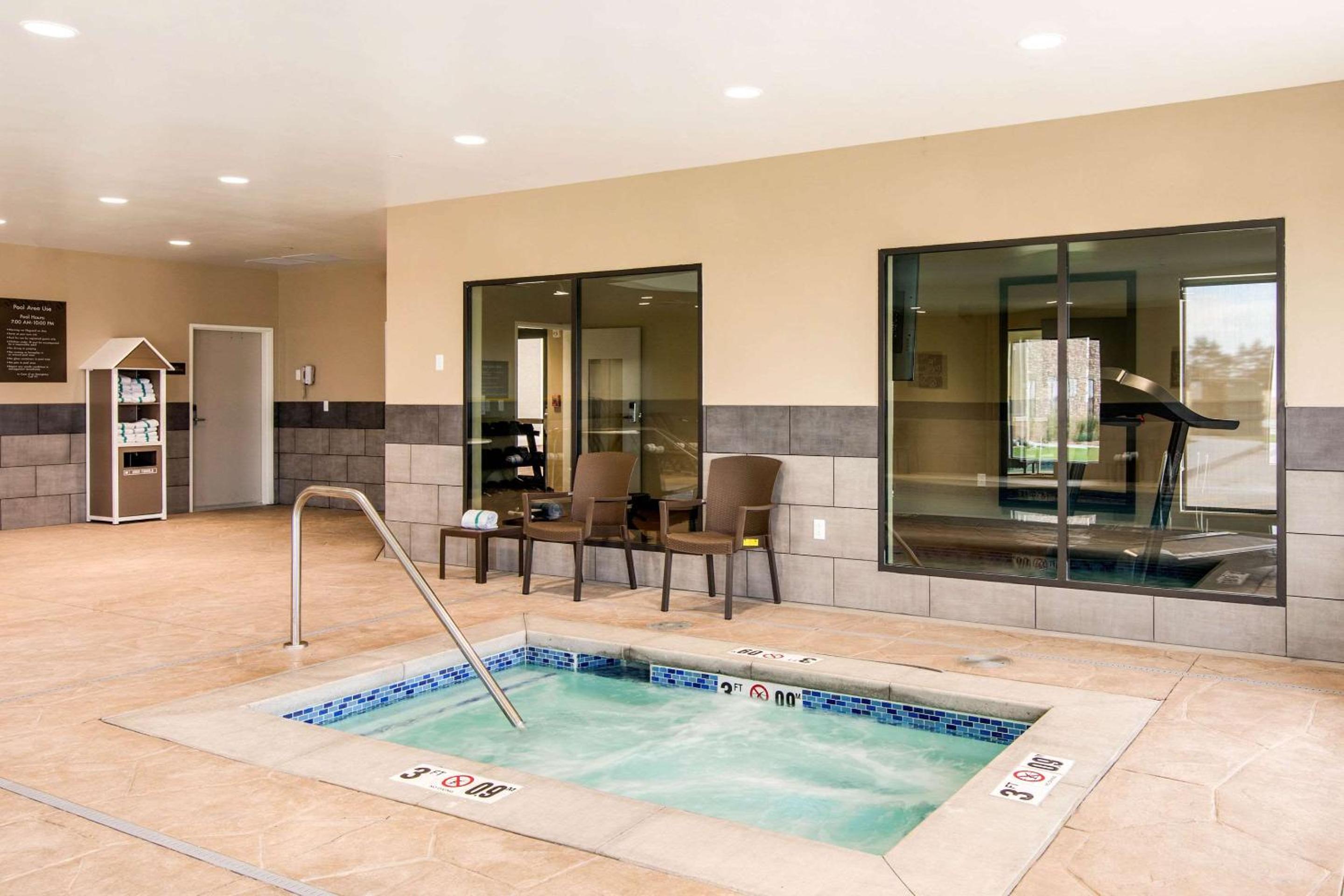 Liberal Vacations - Comfort Suites - Property Image 10