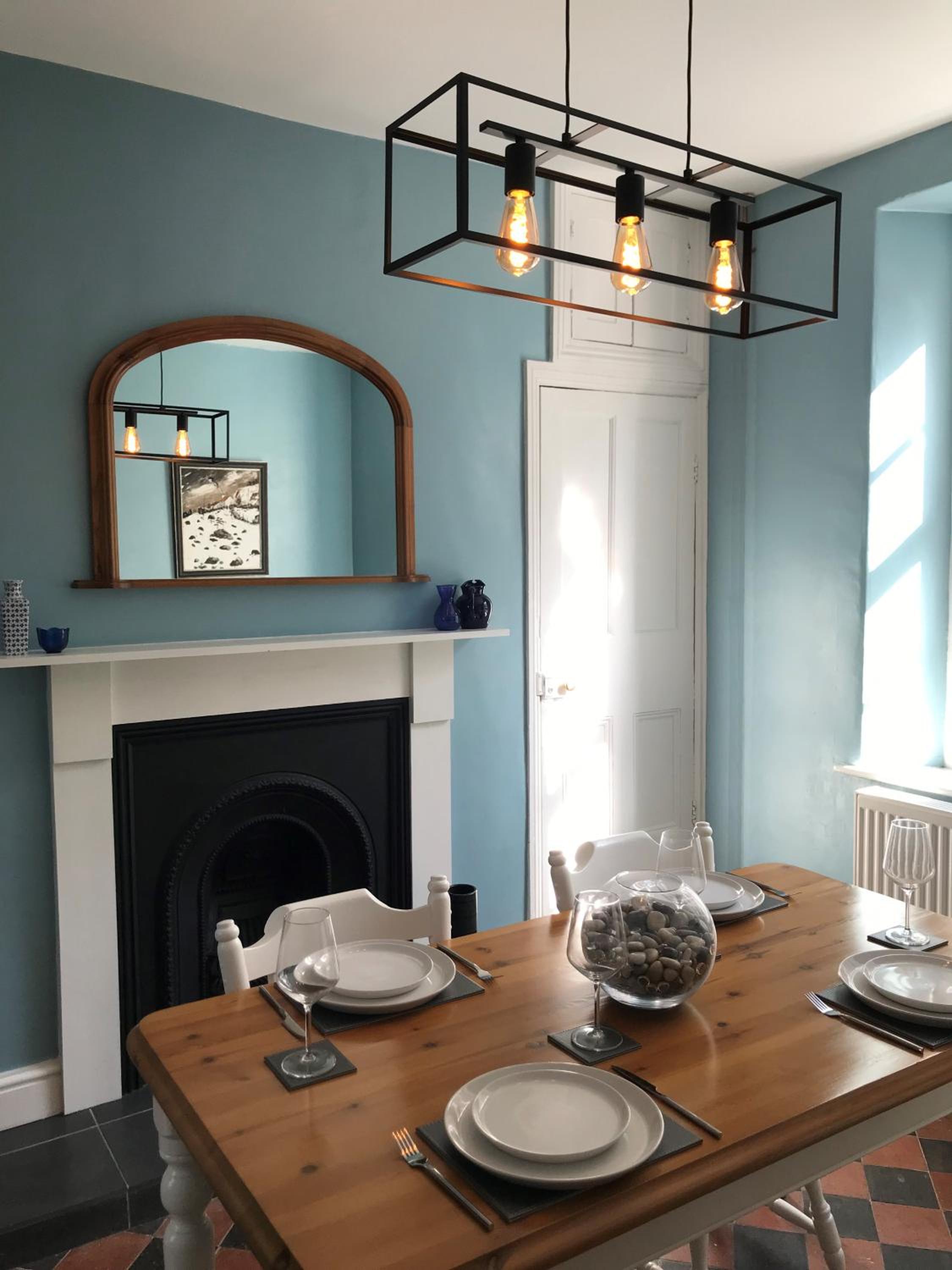 2 bed period cottage sleeps 4 in central Crickhowell view 4