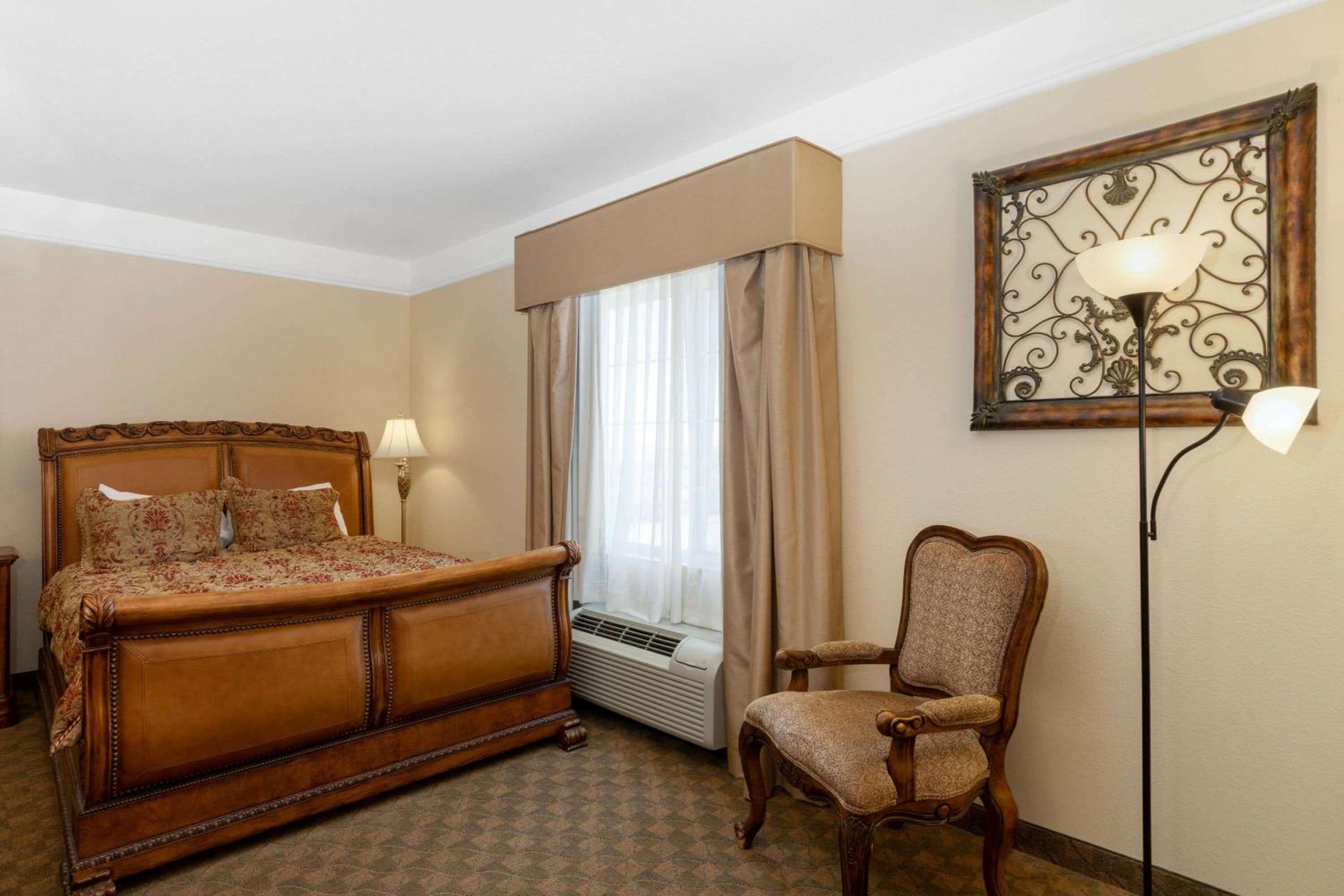 Dodge City Vacations - La Quinta by Wyndham Dodge City - Property Image 6