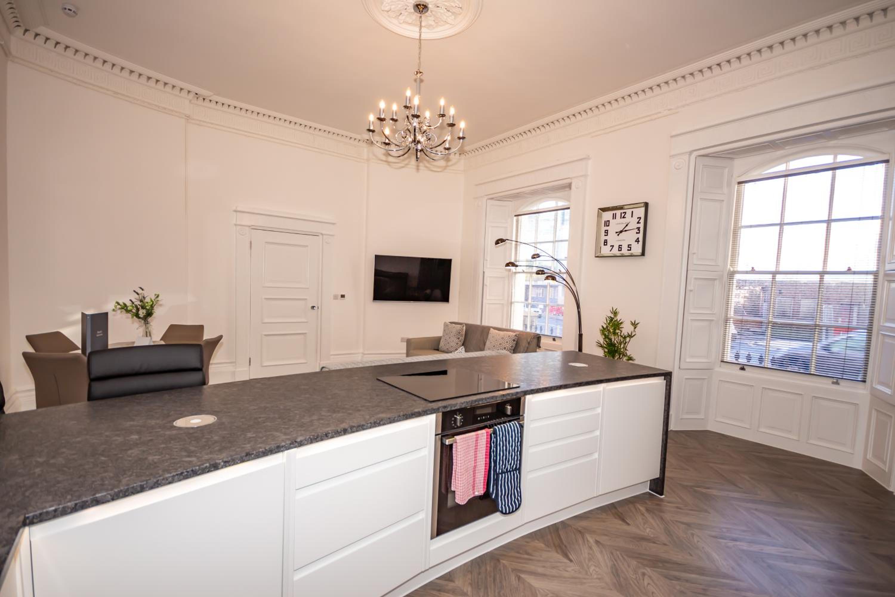 Luxury 1 bedroom ground floor apartment view 4