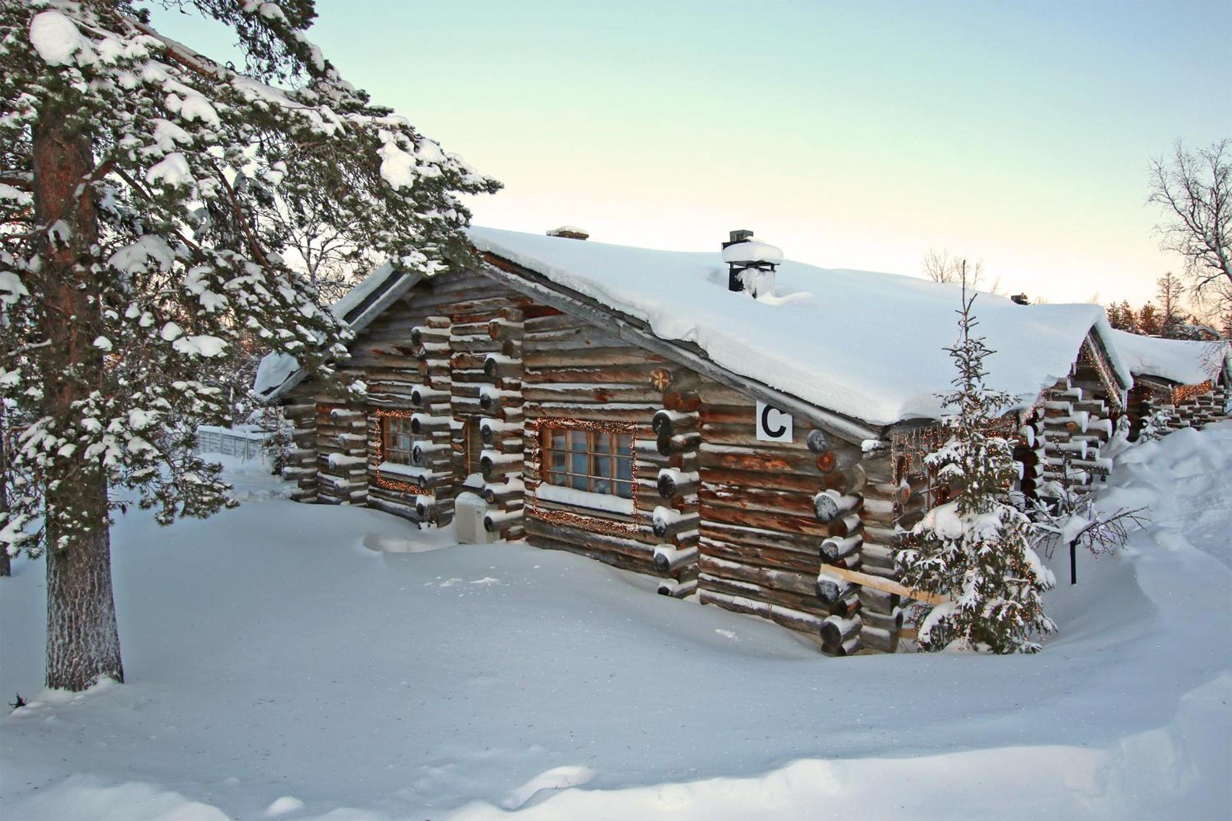Kuukkeli Log Houses Teerenpesä