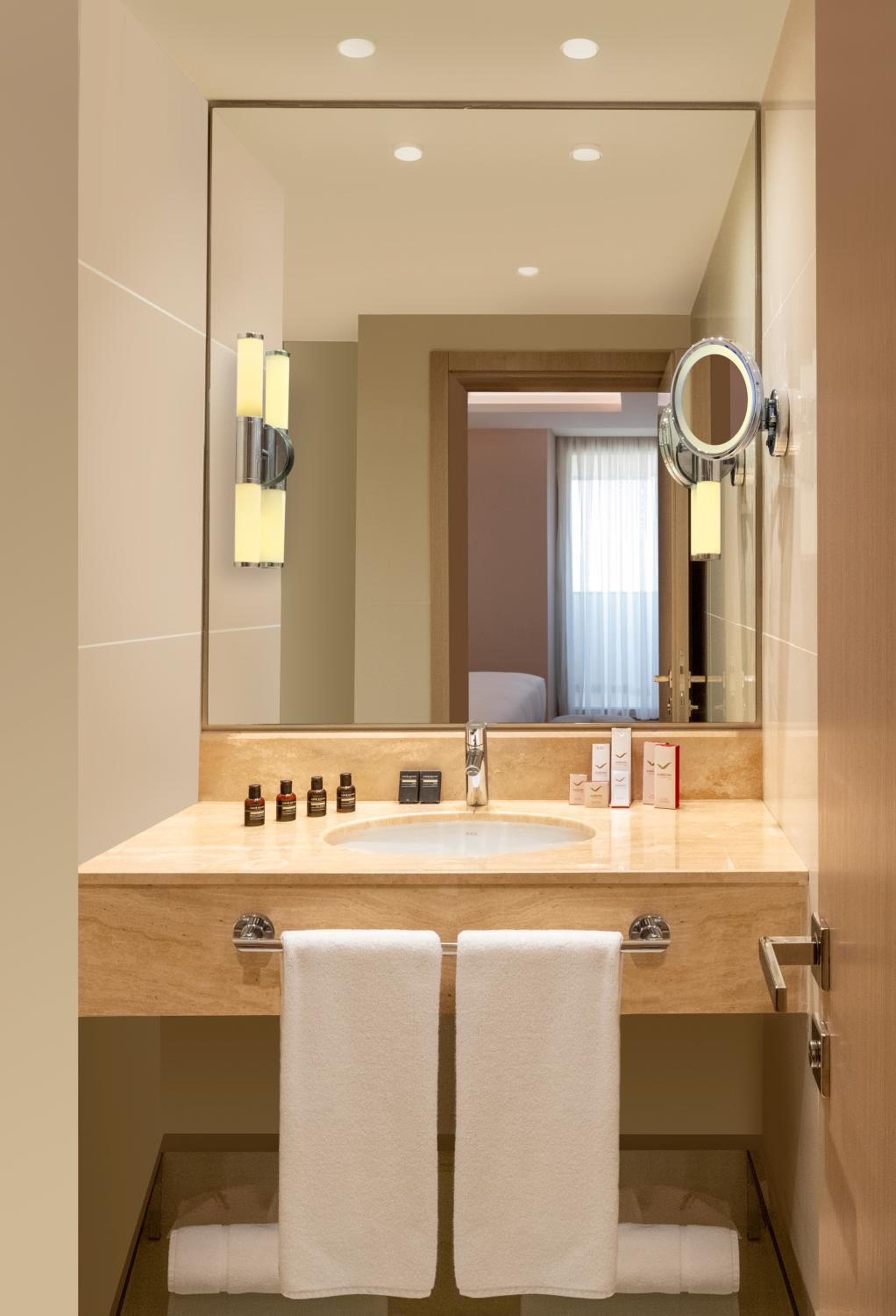 Mövenpick Hotel Istanbul Bosphorus - Image 92