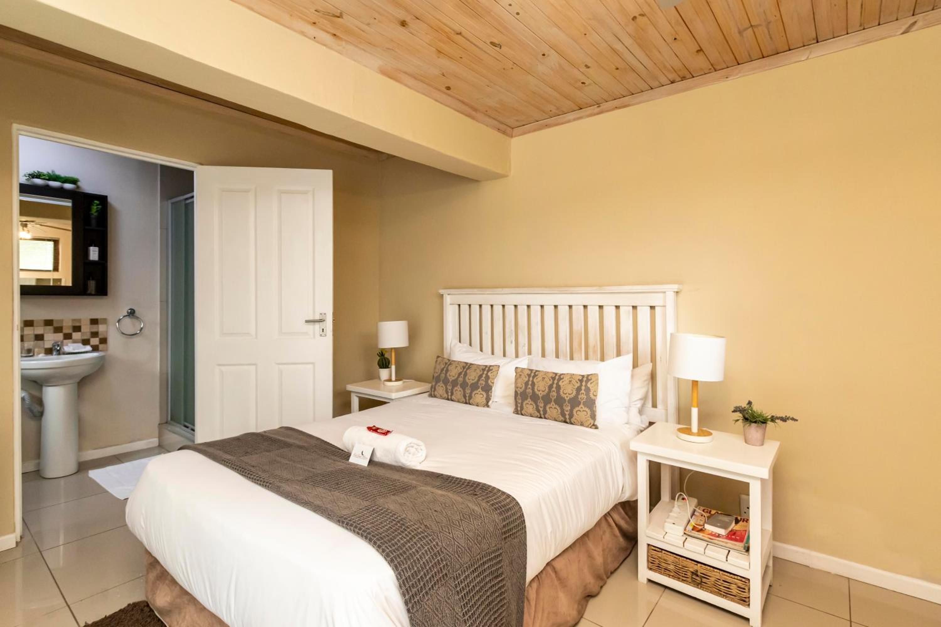 Fish Eagle Manor