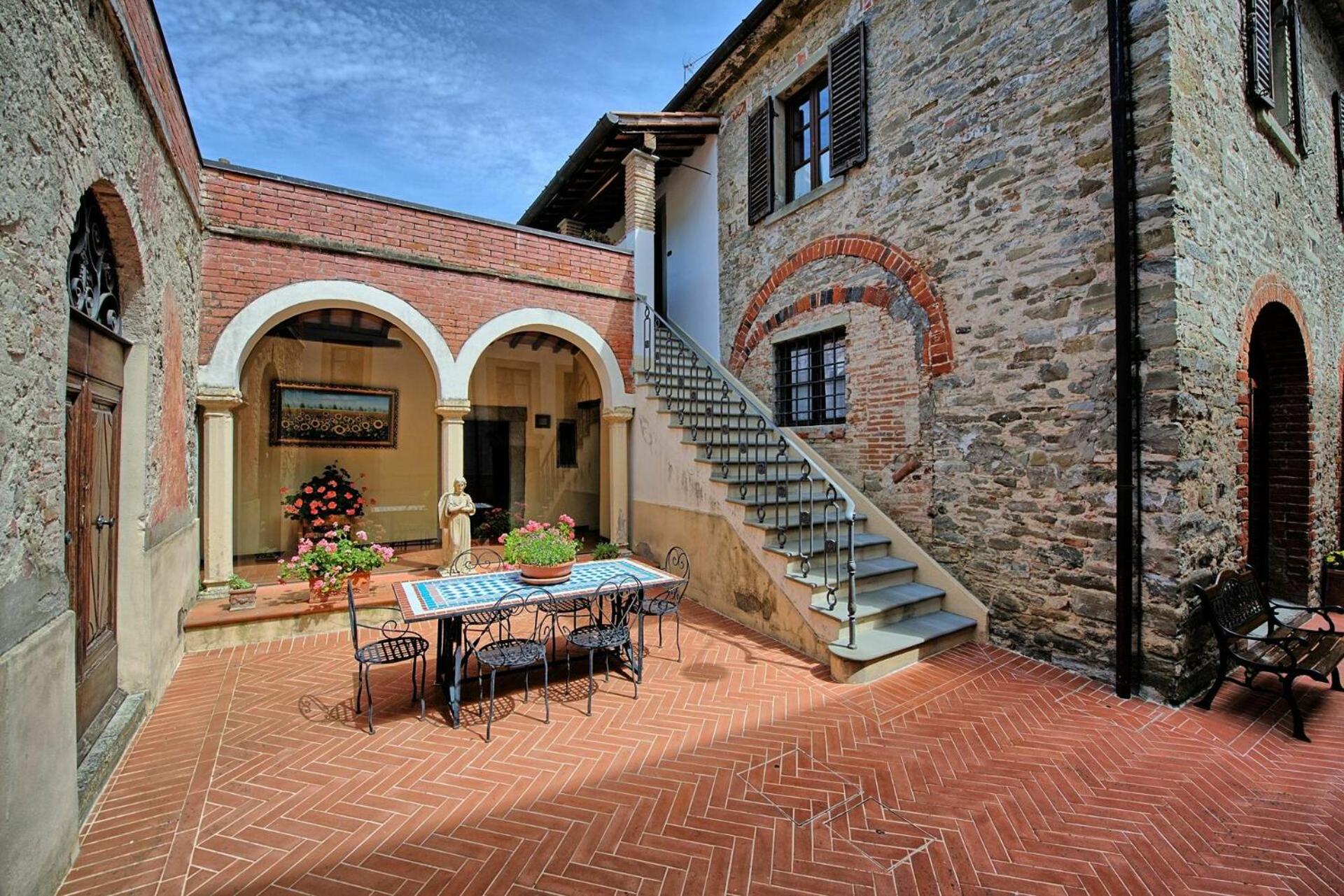 Villa Capolona by PosarelliVillas