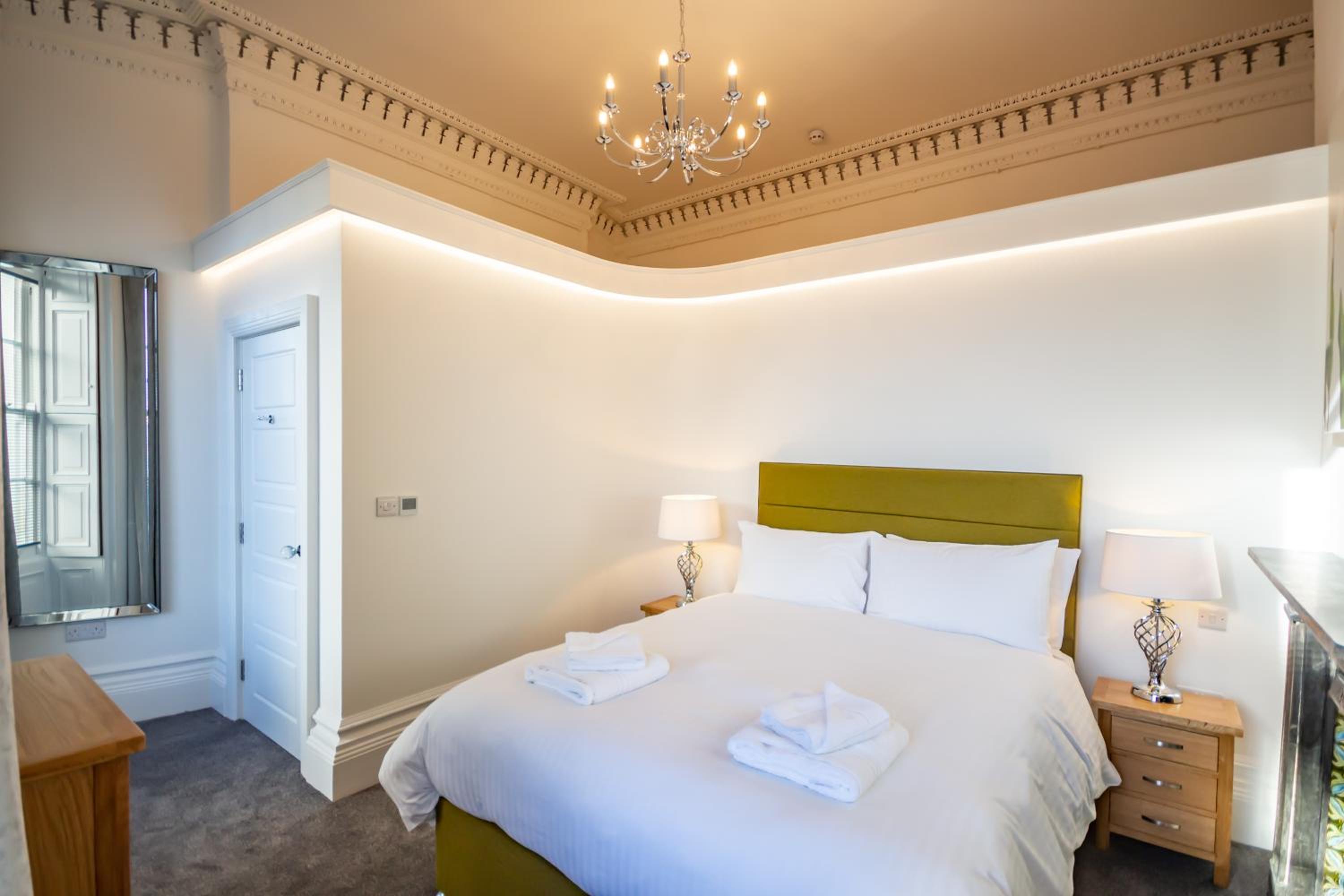 Luxury 1 bedroom ground floor apartment view 3