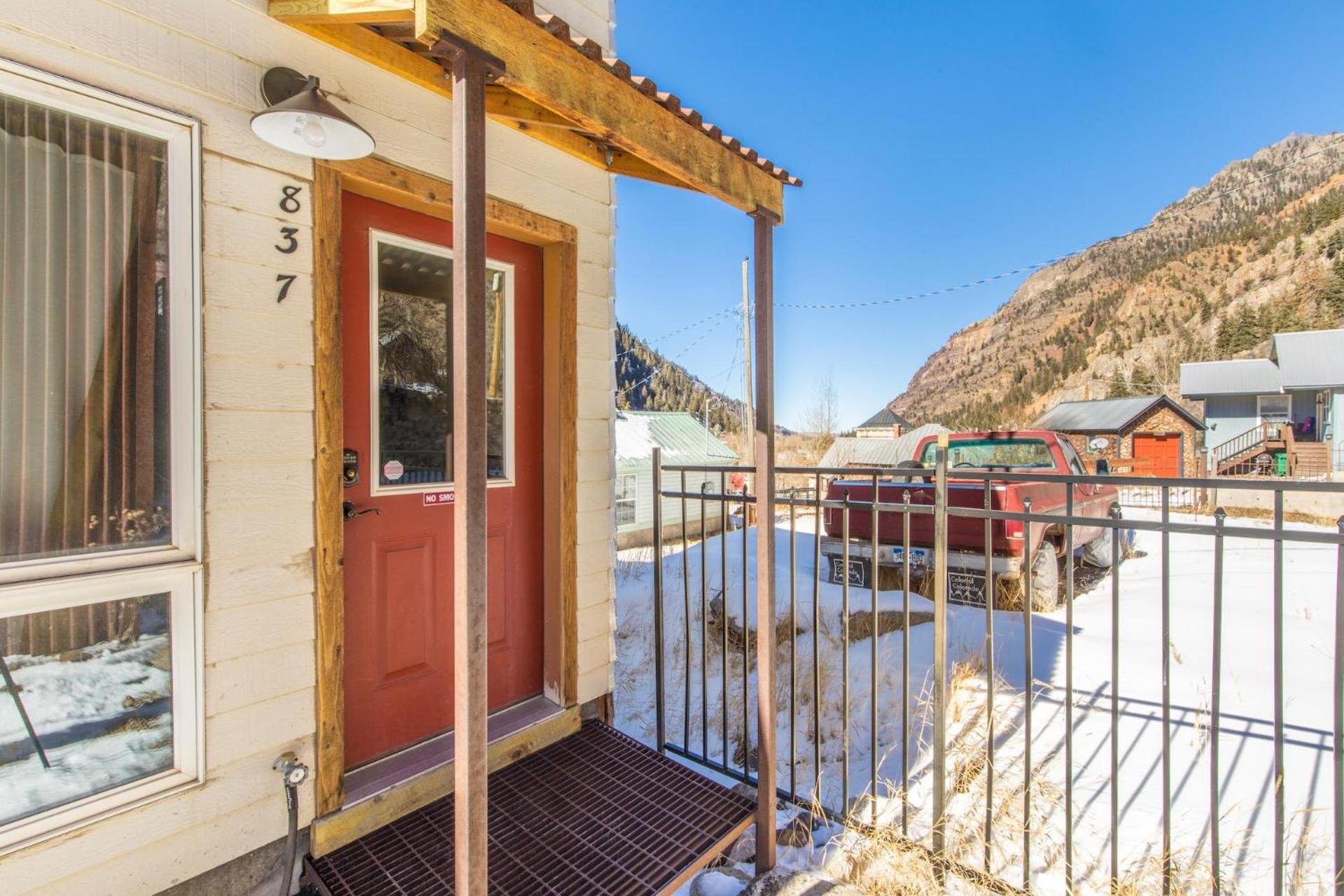 Lotus Mountain Suites West Suite
