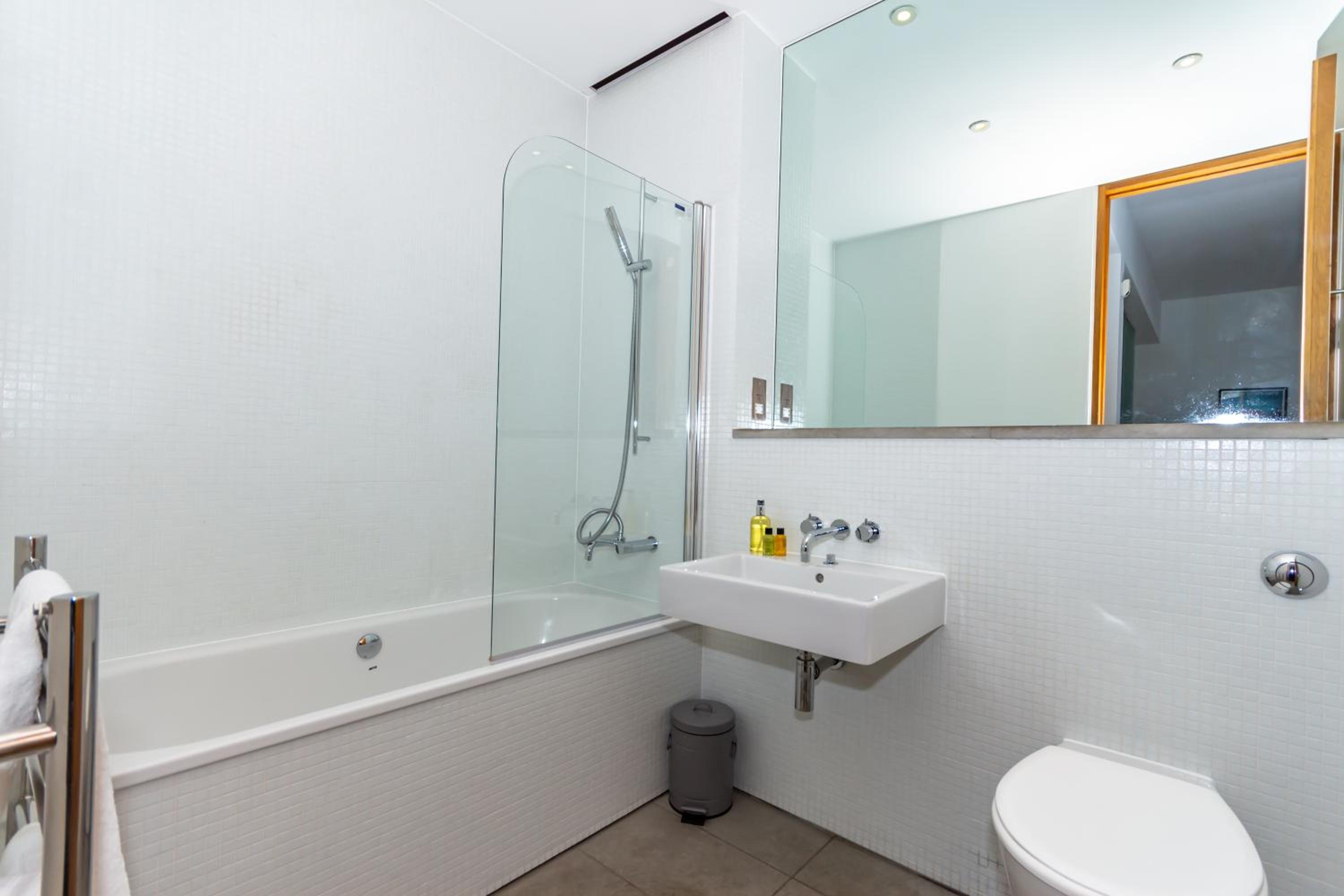 Spacious Modern Apartment 42 Brewhouse view 3