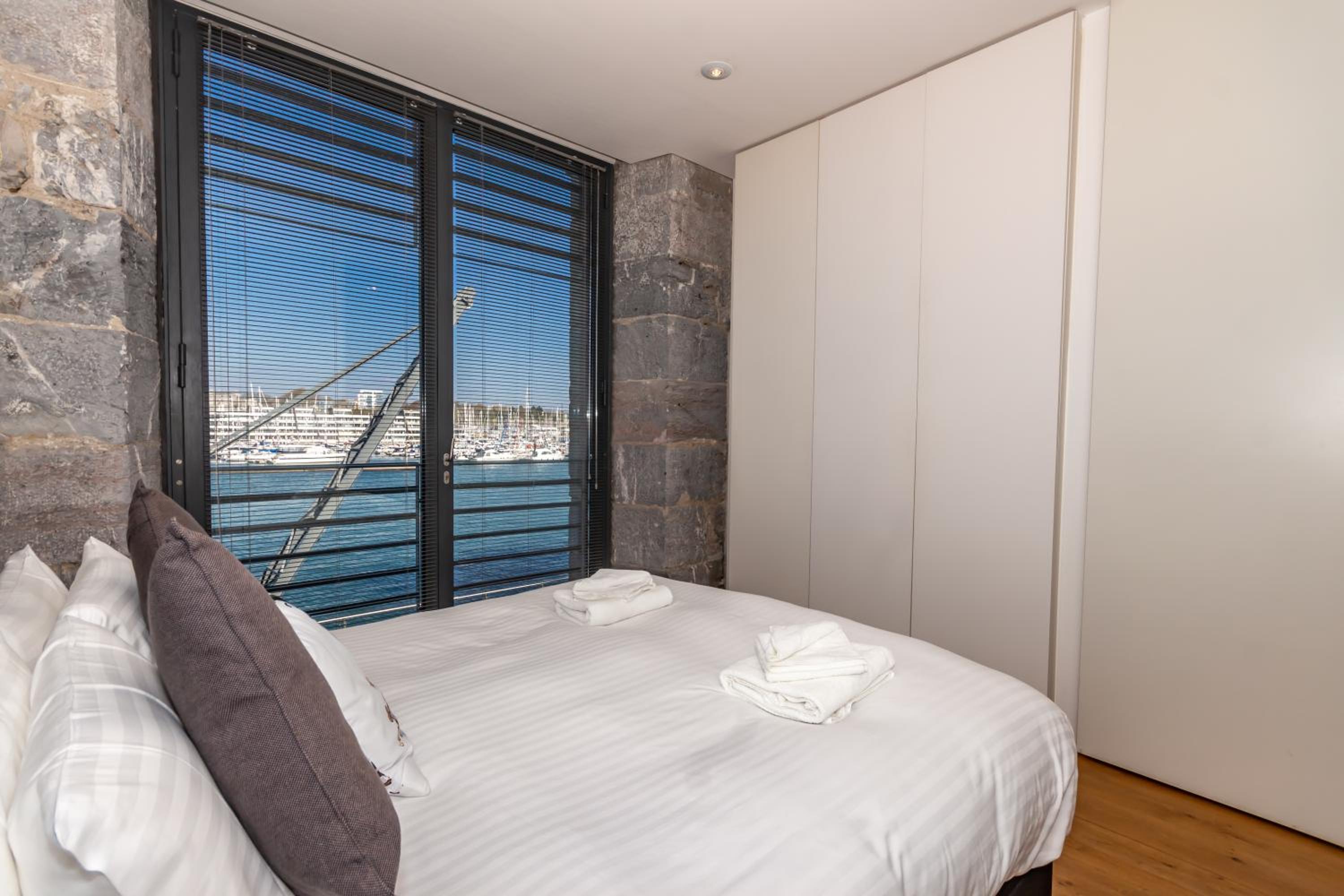 Spacious Modern Apartment 42 Brewhouse view 5