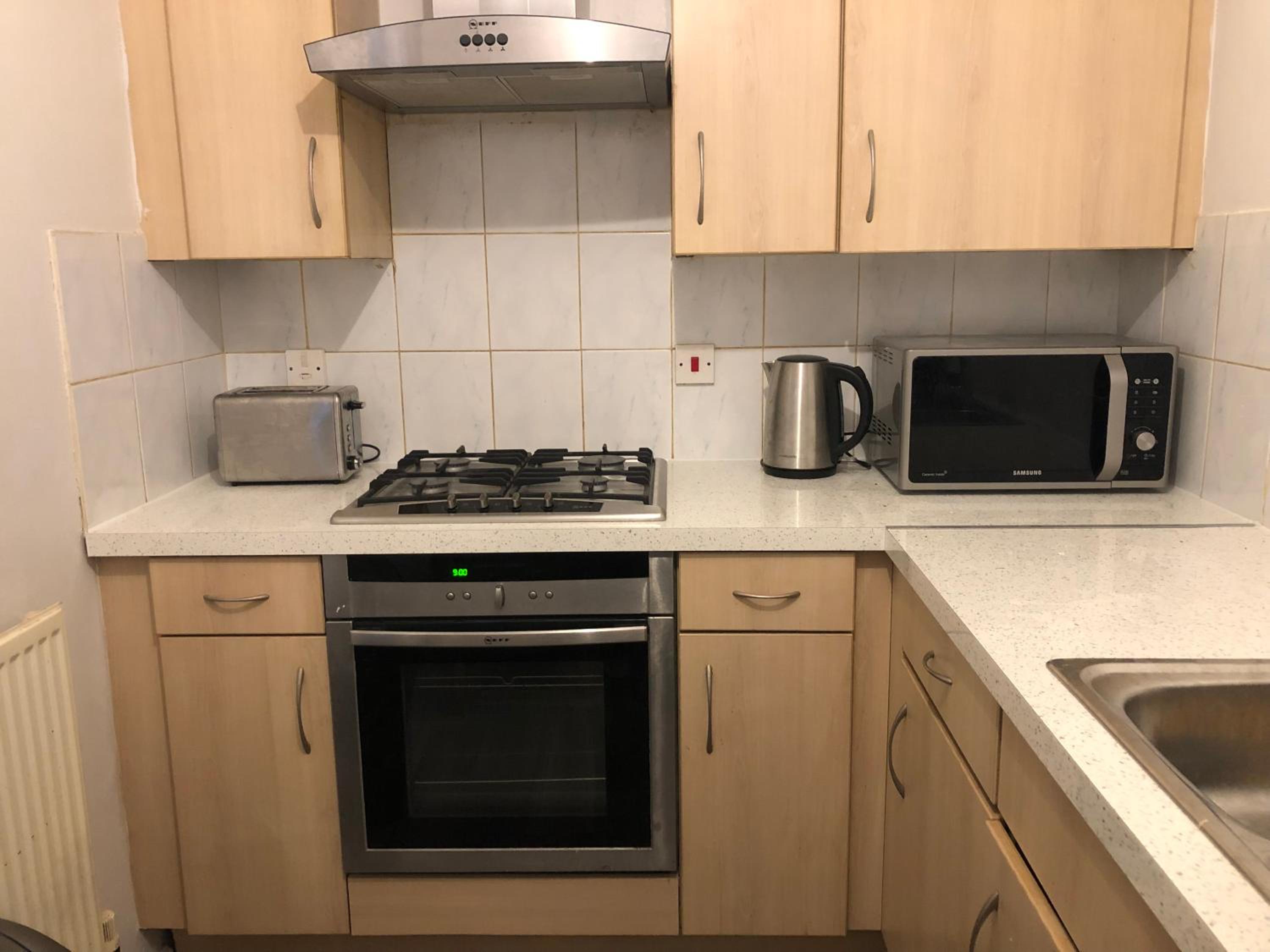 Thames View & free parking - perfect long stay workers only