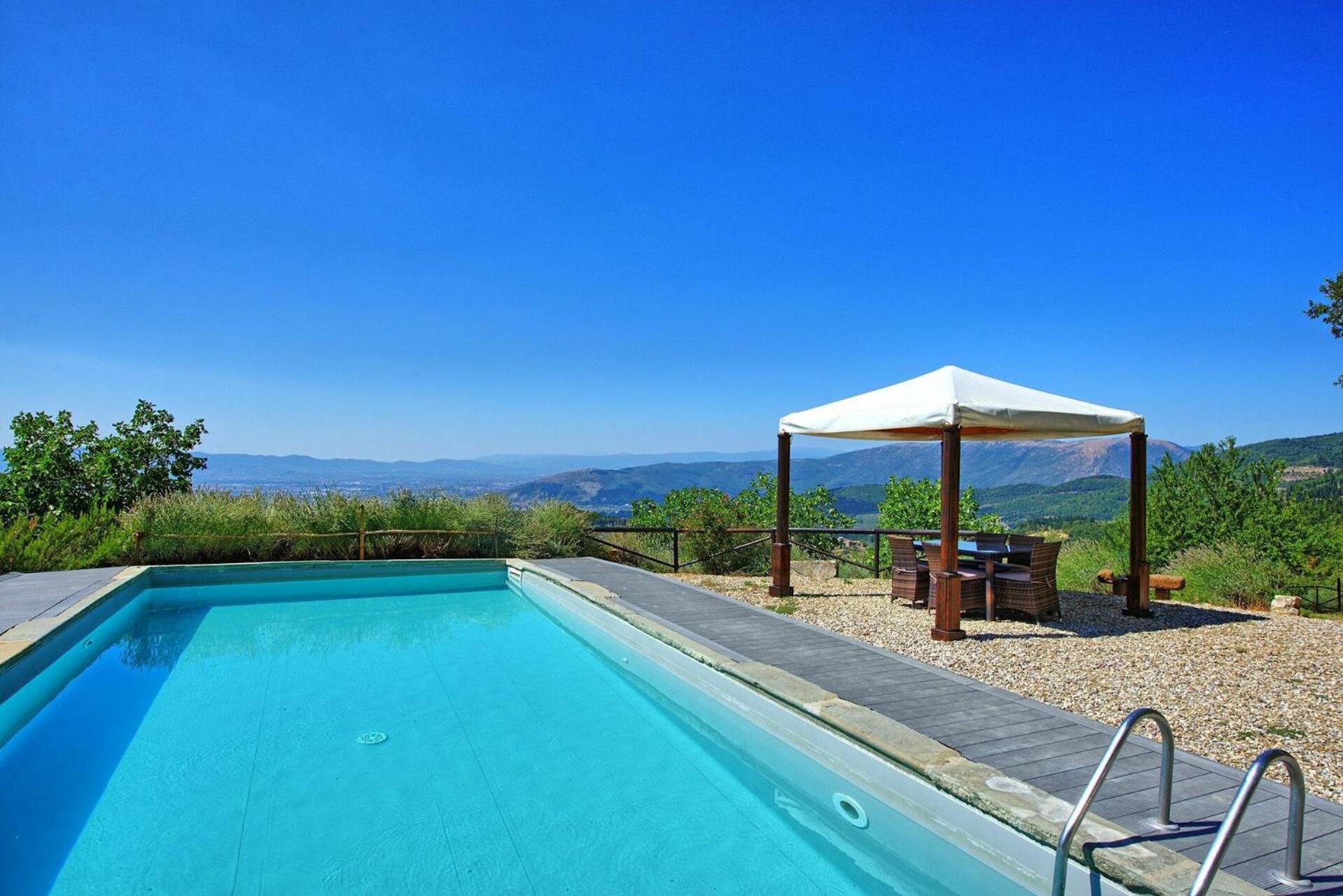Villa Tenuta Lonciano by PosarelliVillas