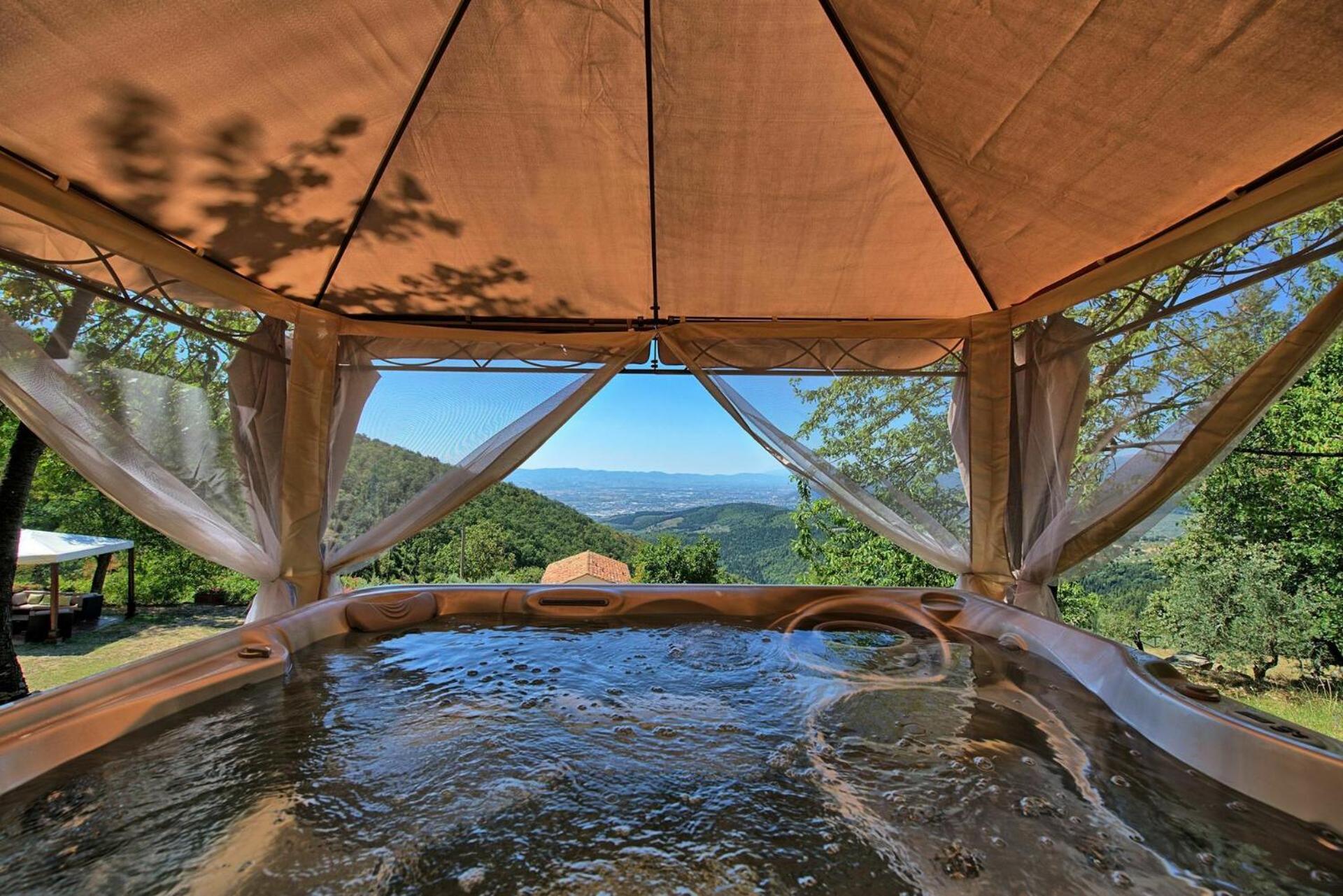 Villa Tenuta Lonciano by PosarelliVillas