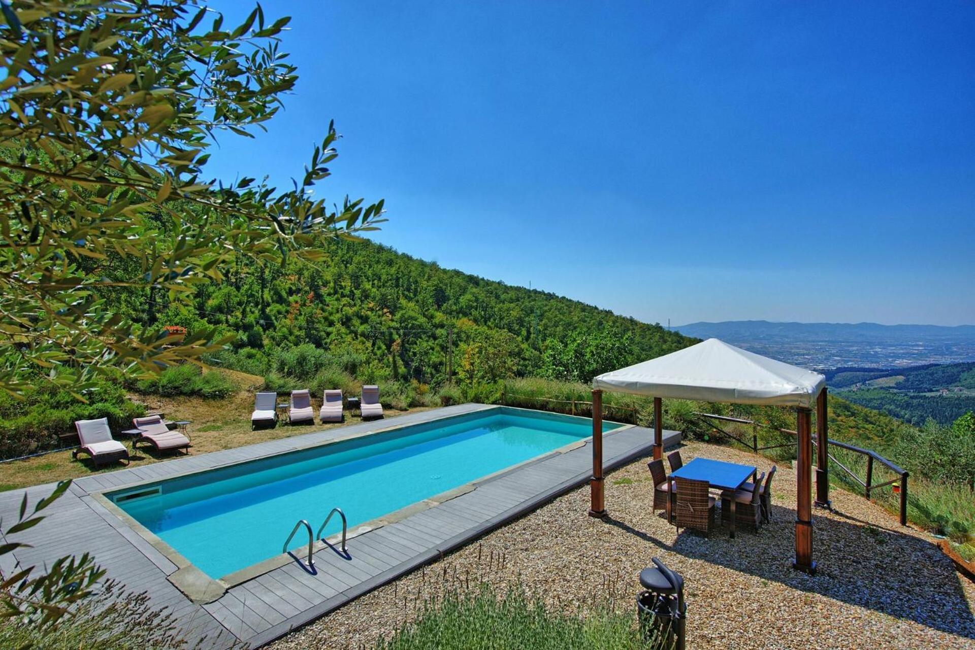 Villa Tenuta Lonciano by PosarelliVillas