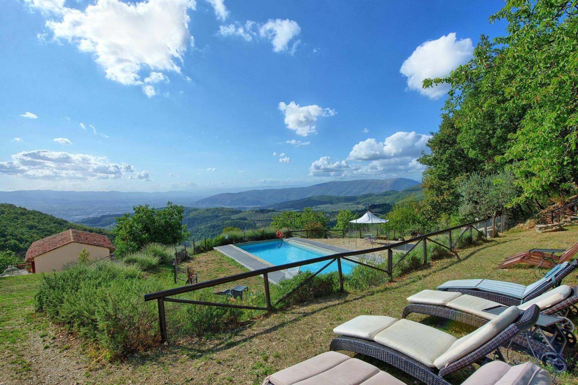 Villa Tenuta Lonciano by PosarelliVillas