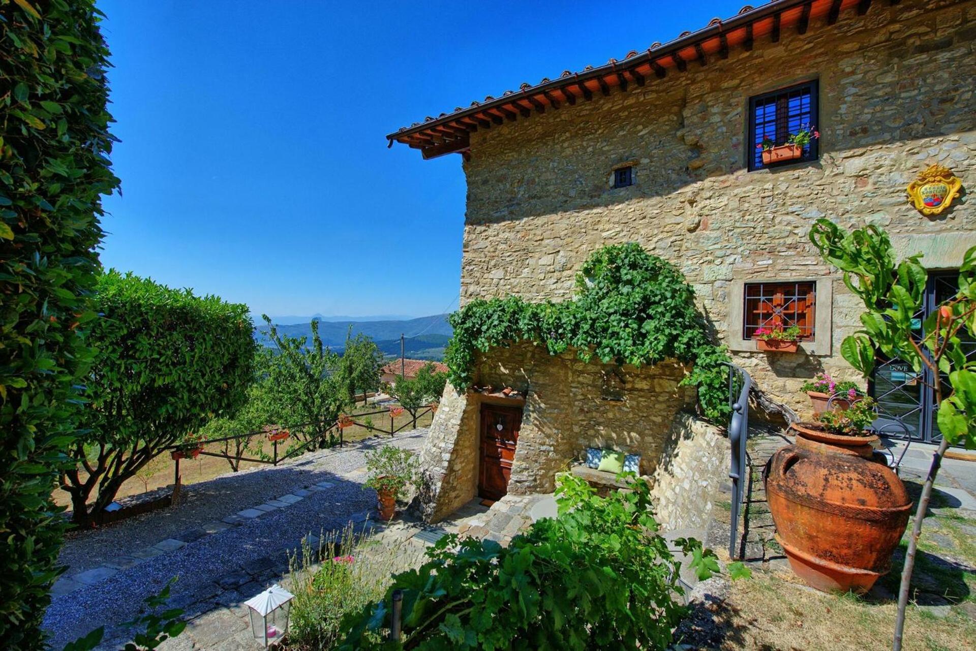 Villa Tenuta Lonciano by PosarelliVillas
