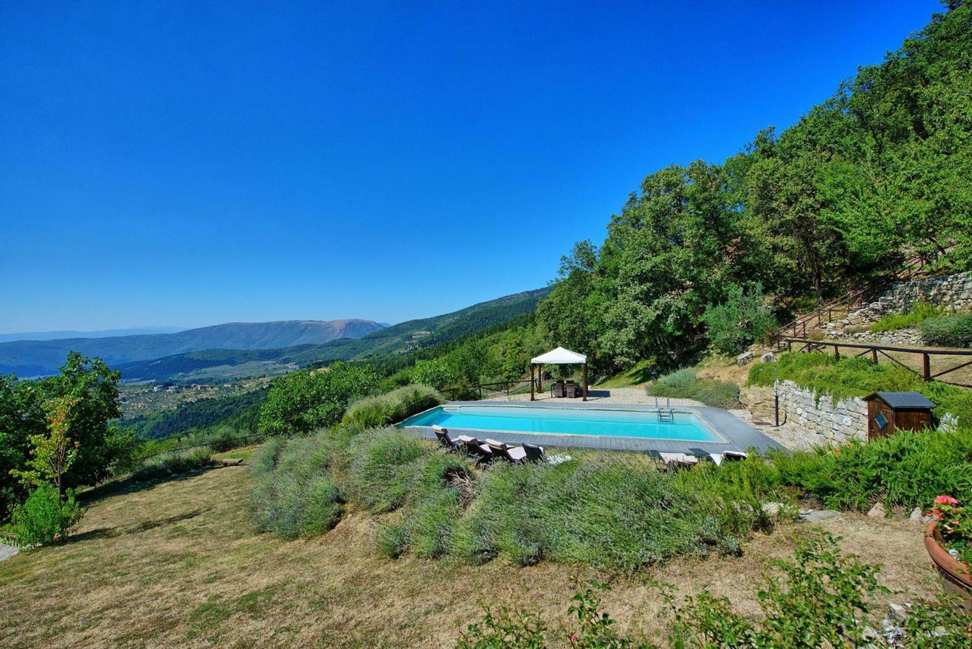Villa Tenuta Lonciano by PosarelliVillas