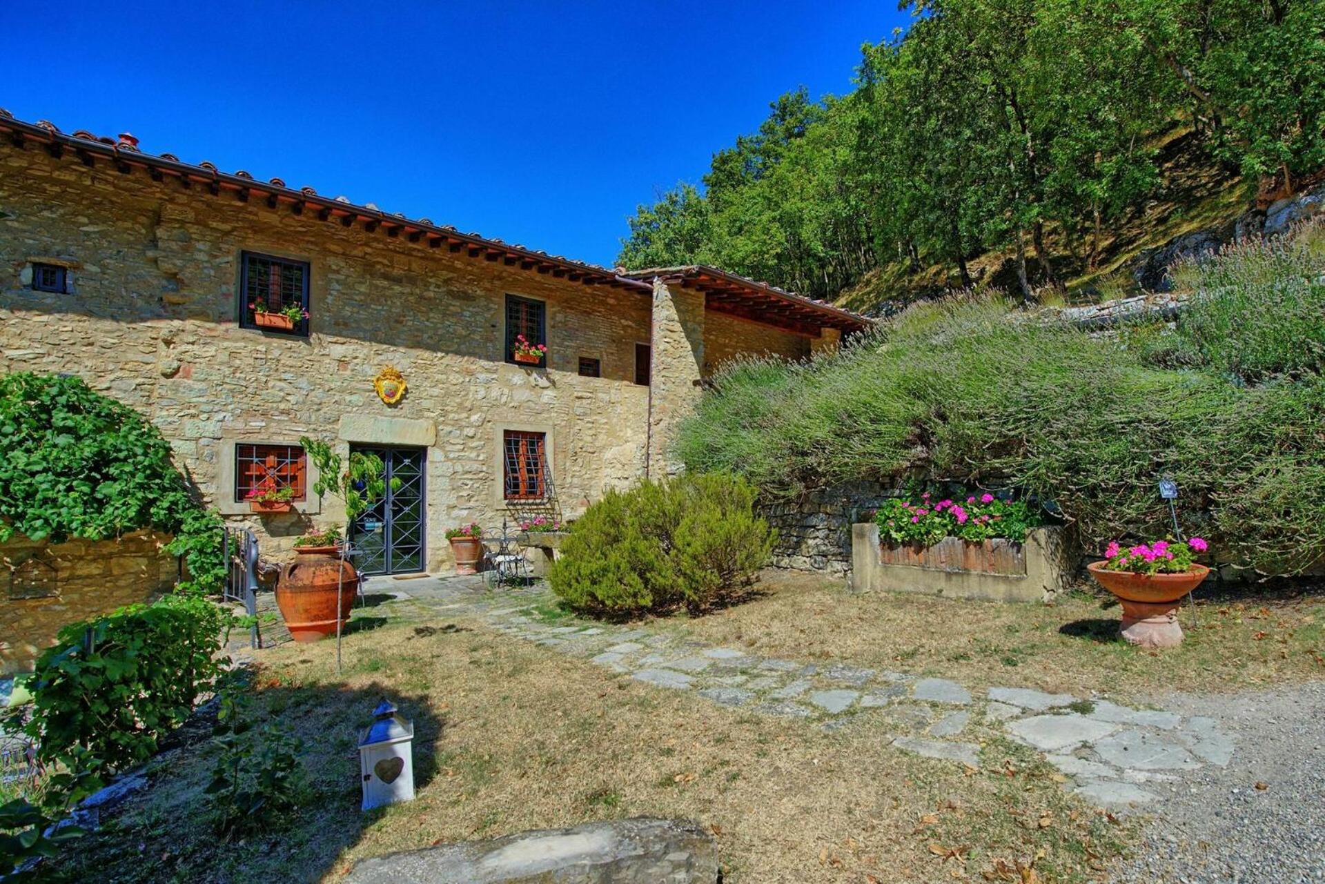 Villa Tenuta Lonciano by PosarelliVillas