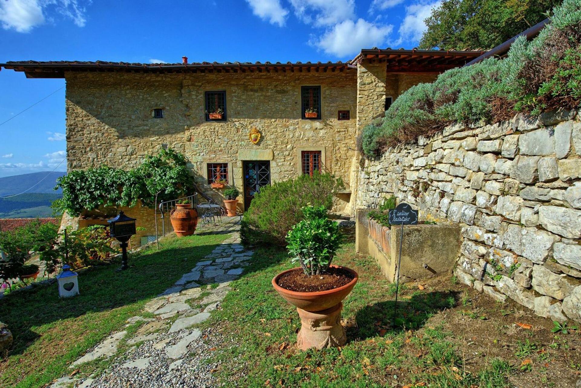 Villa Tenuta Lonciano by PosarelliVillas