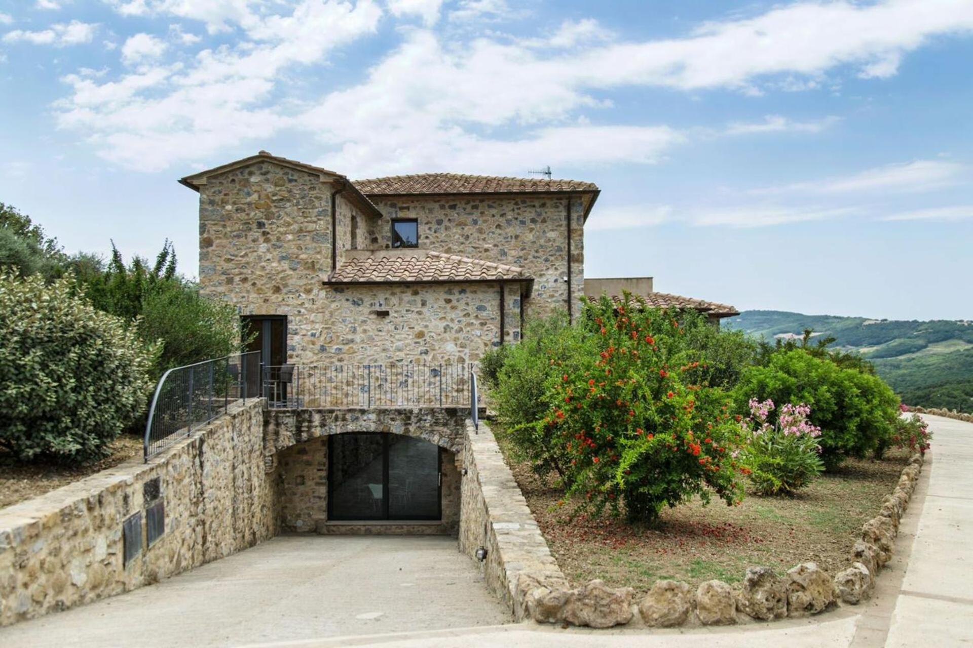 Villa Chiugi by PosarelliVillas