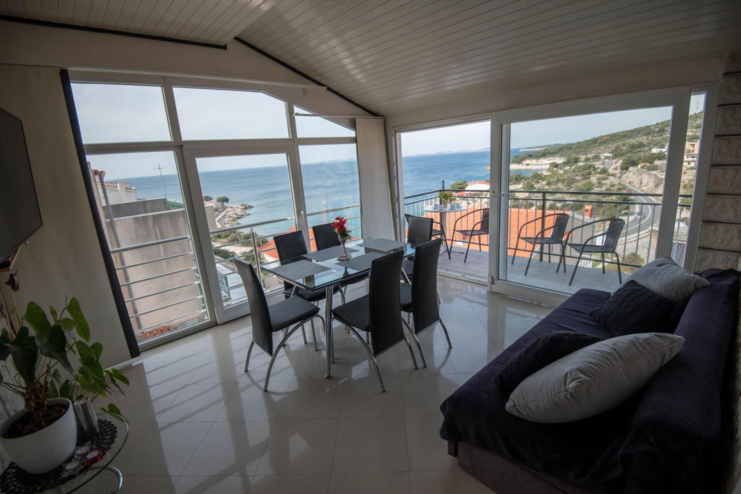 Apartment Miro view 4