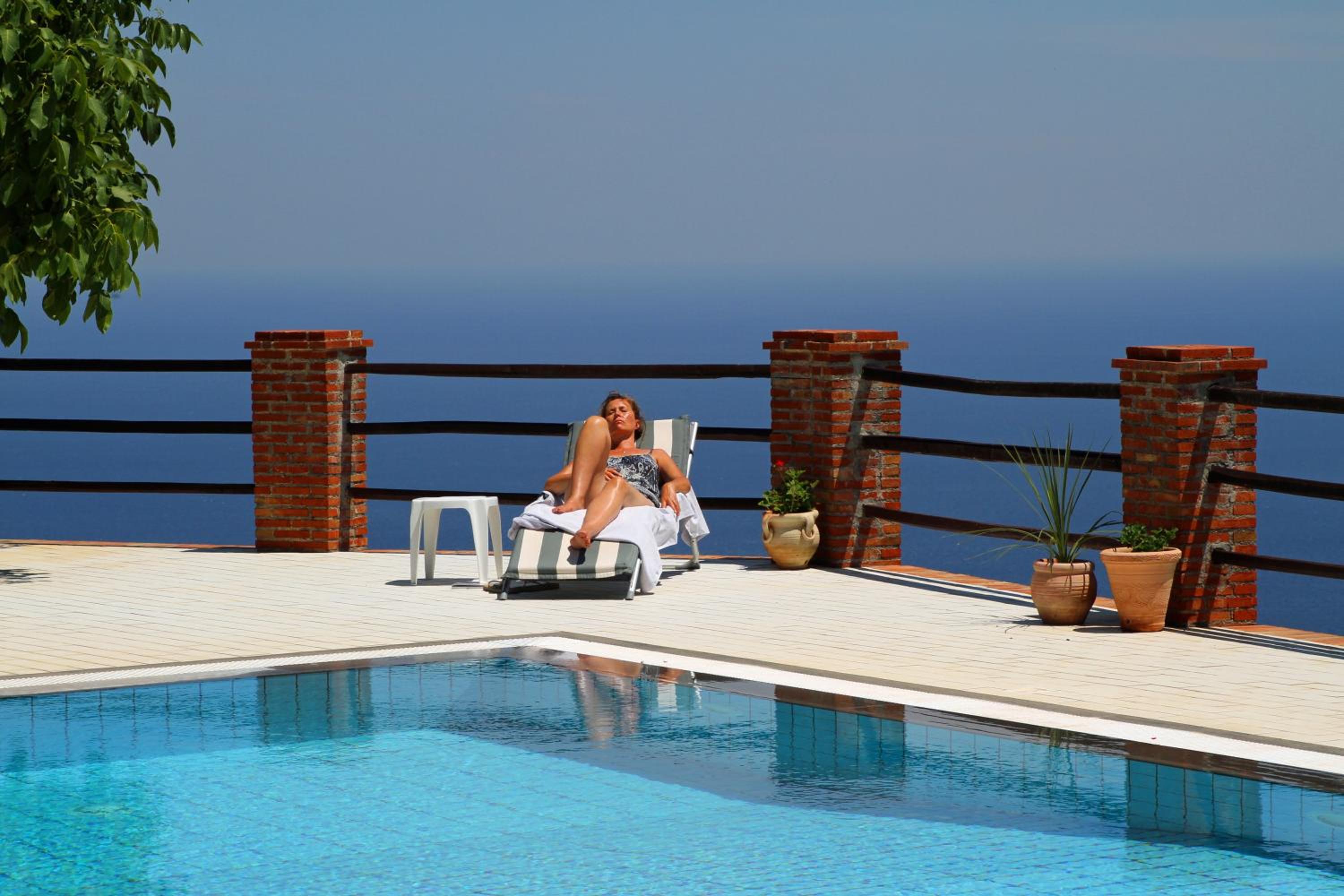 Villa Etna Mare - Pool villa in peaceful location with breathtaking views of the sea, Mt Etna & Taormina - photo 5