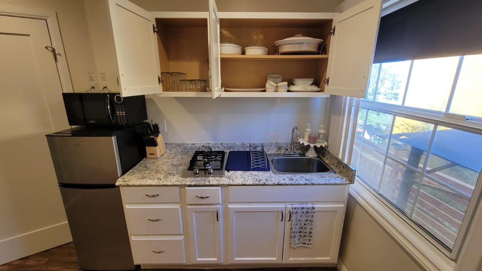 Adorable modern guesthouse with full kitchen view 4