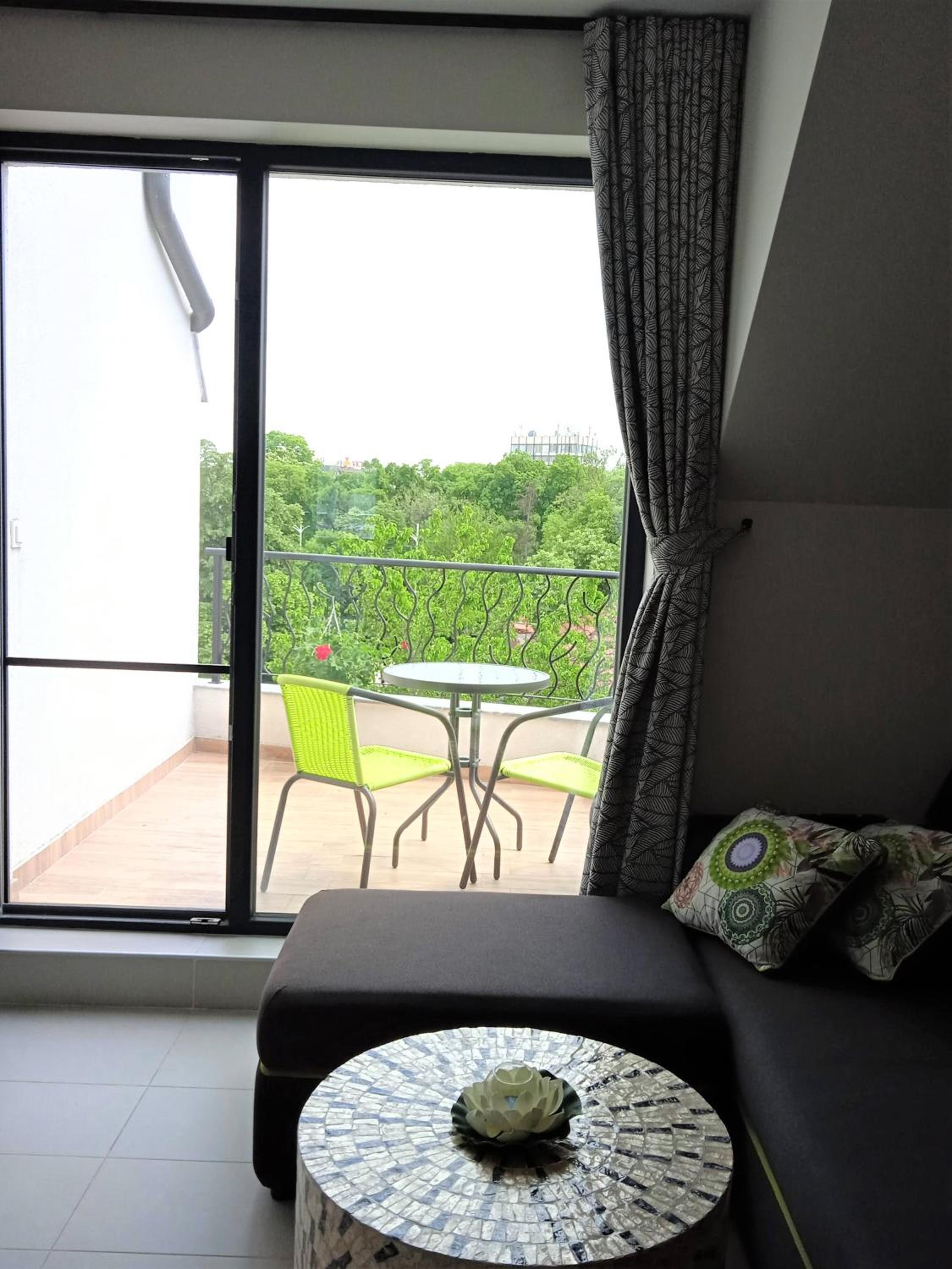Cloud 6 -Top Center,360° view,Free private parking view 2