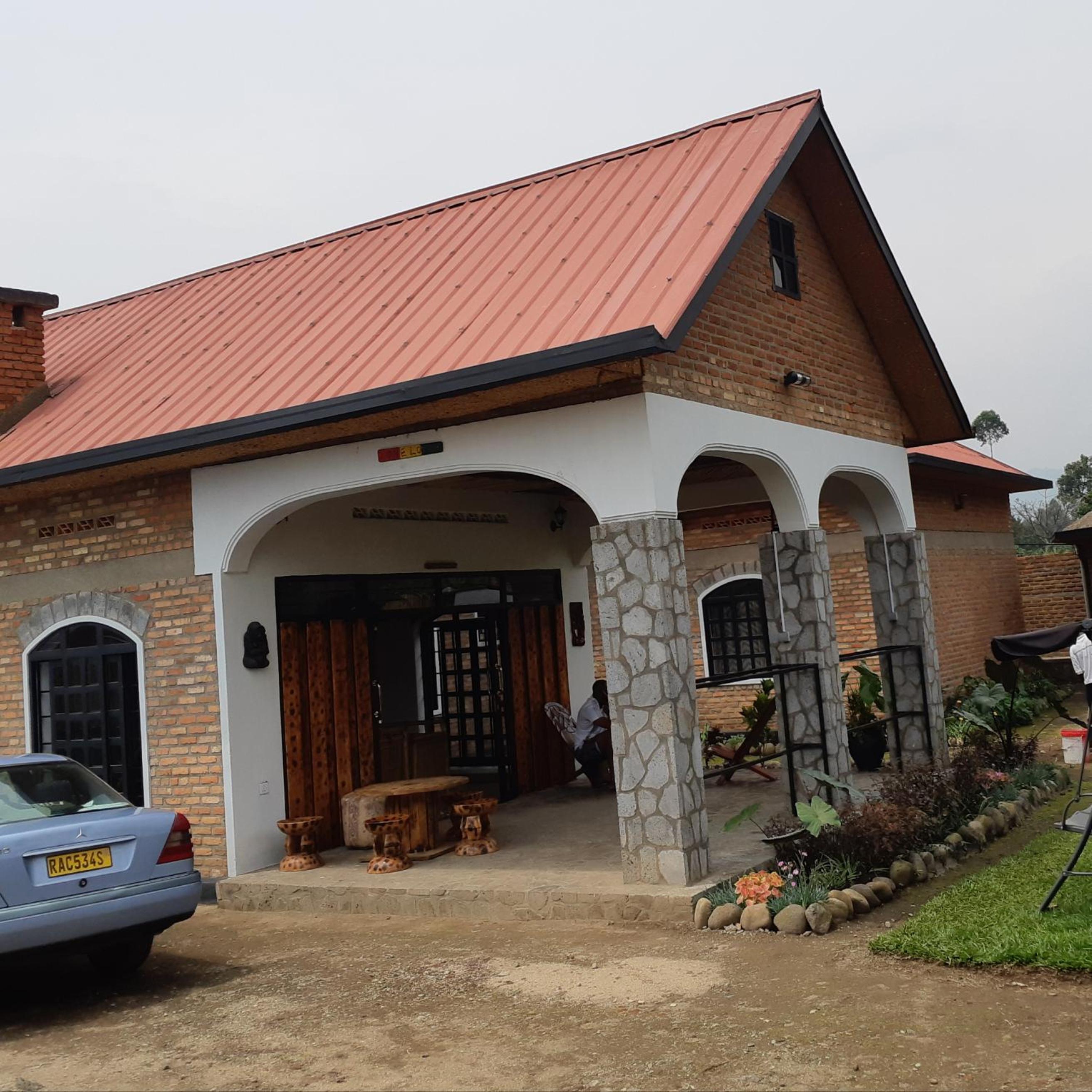 URUGANO VIRUNGA PALACE view 3
