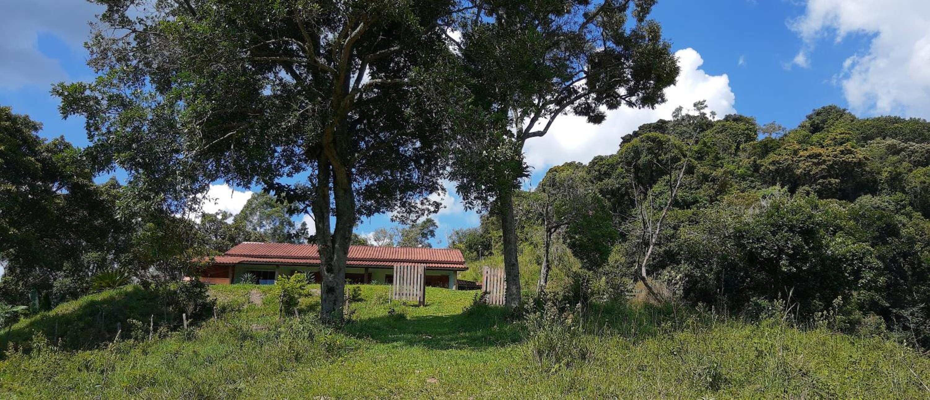 Casa em Bueno Brandão(MG) com Cachoeira Particular
