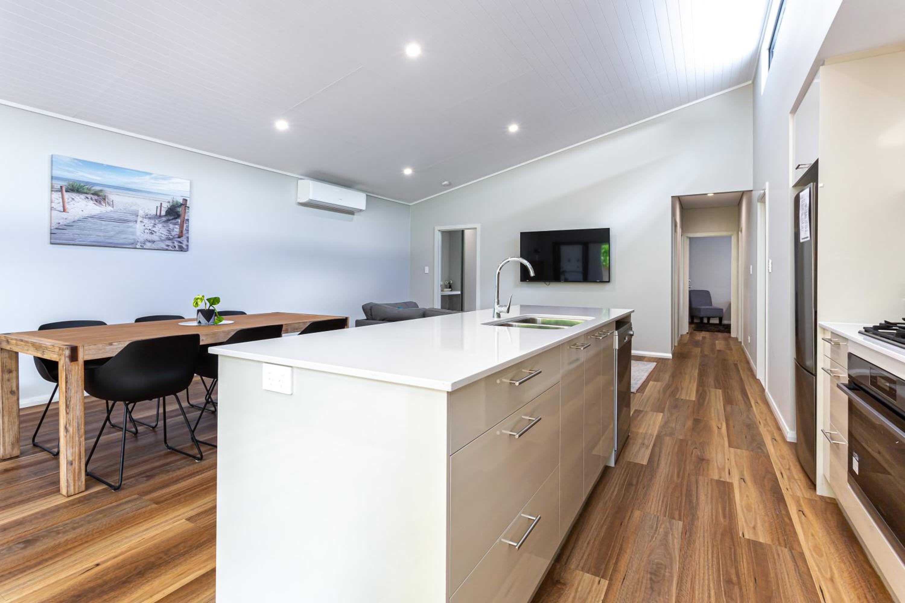 Forest Getaway - walk to Margaret River town - NEW