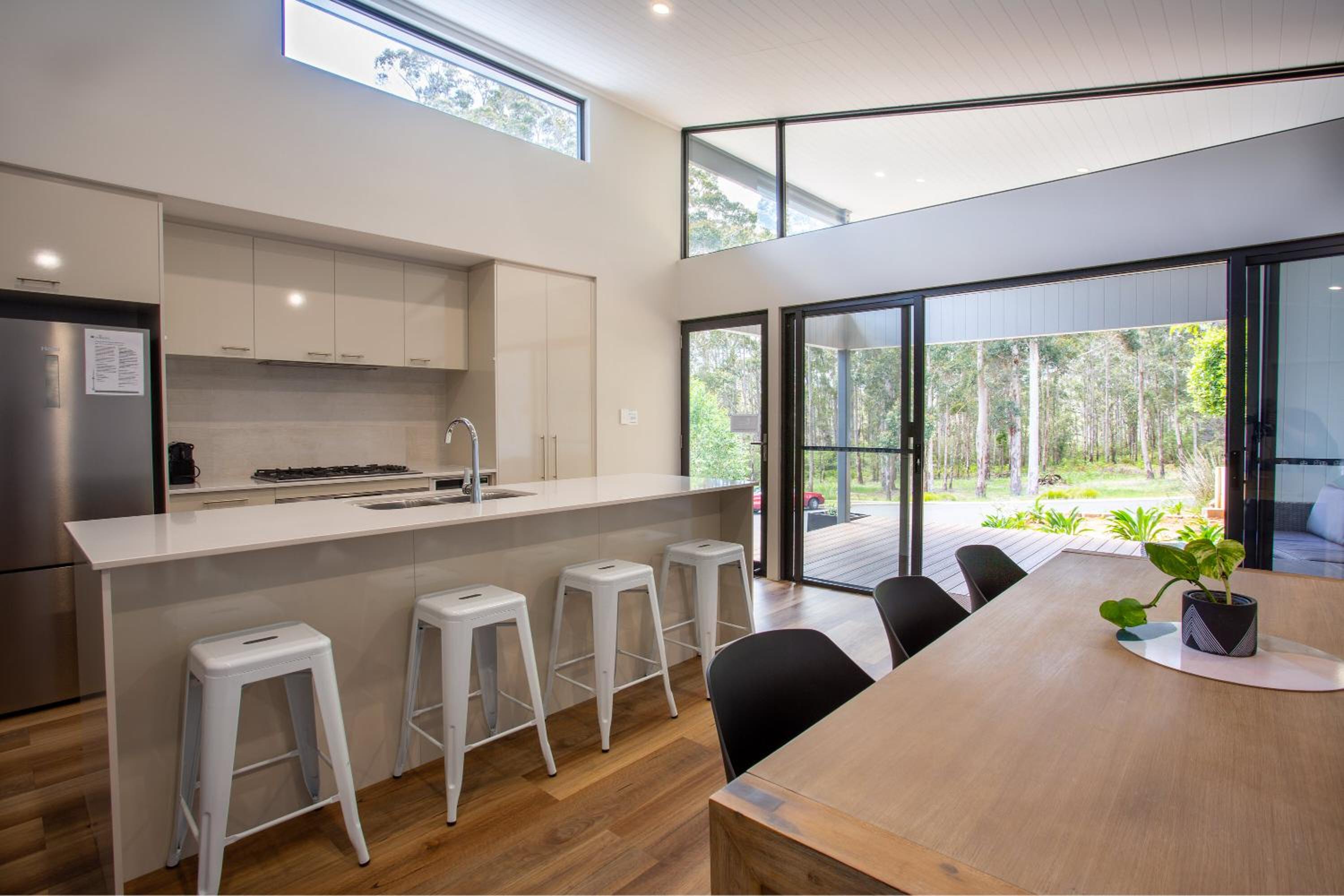 Forest Getaway - walk to Margaret River town - NEW
