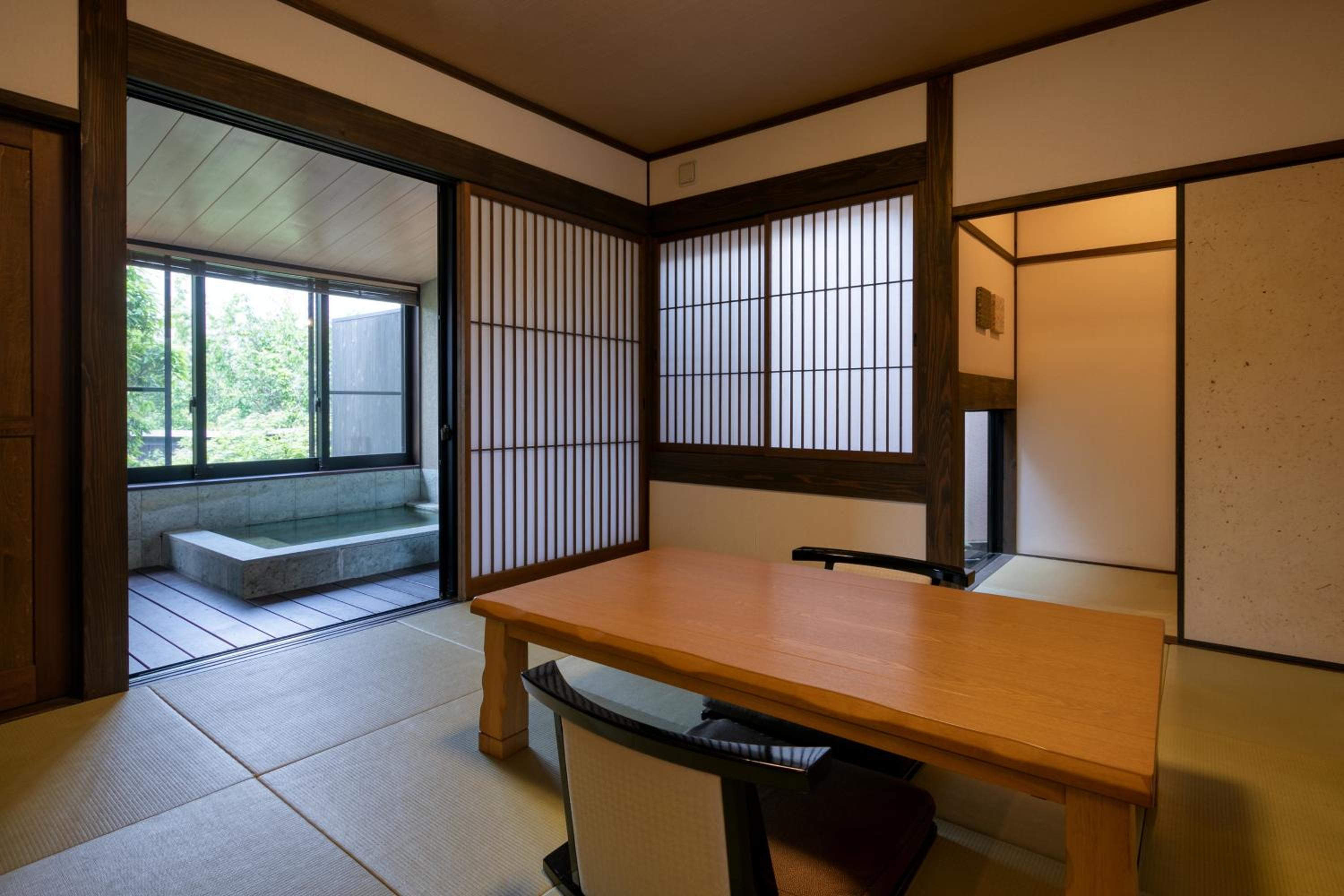 Yufuin Onsen Toshoan