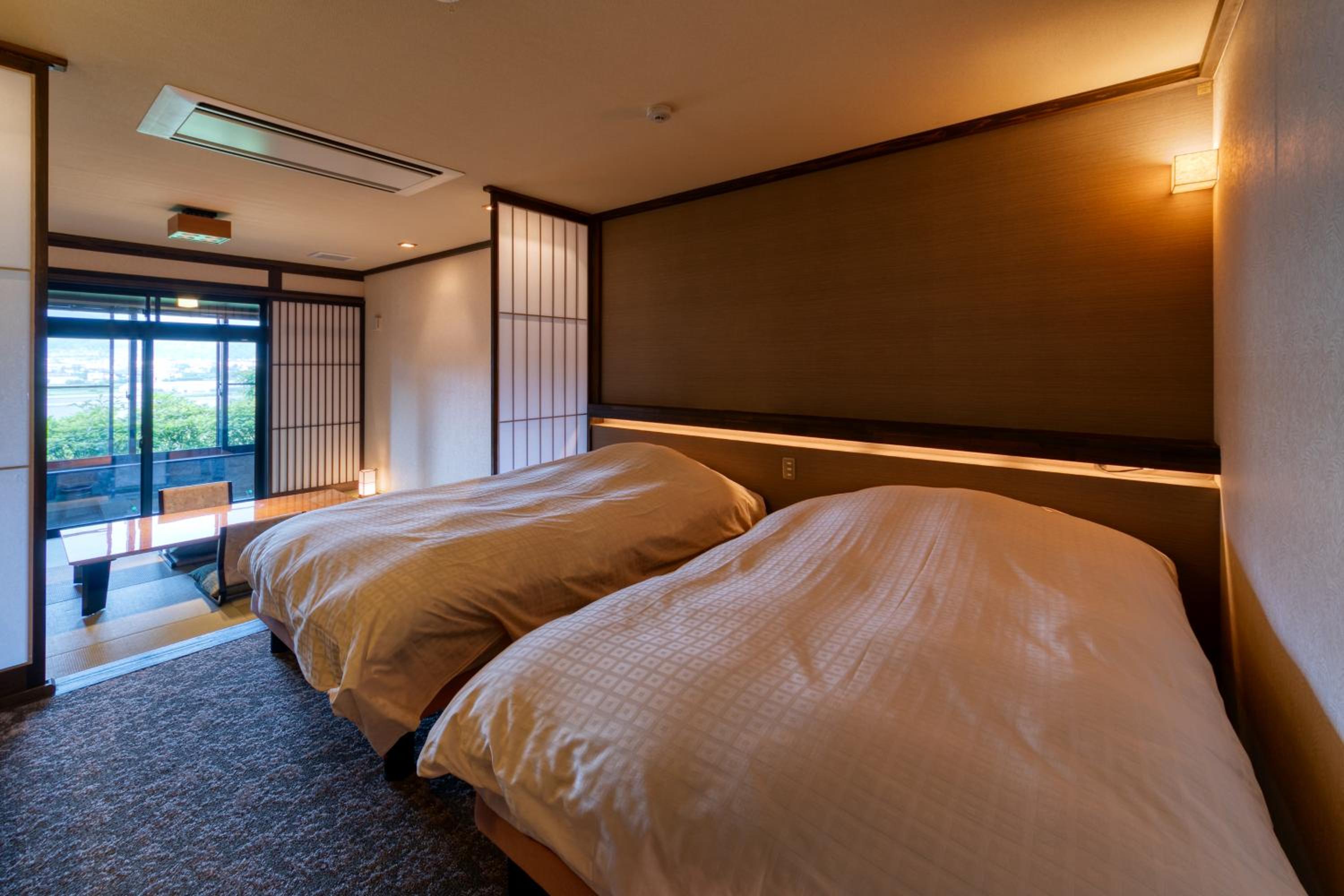 Yufuin Onsen Toshoan