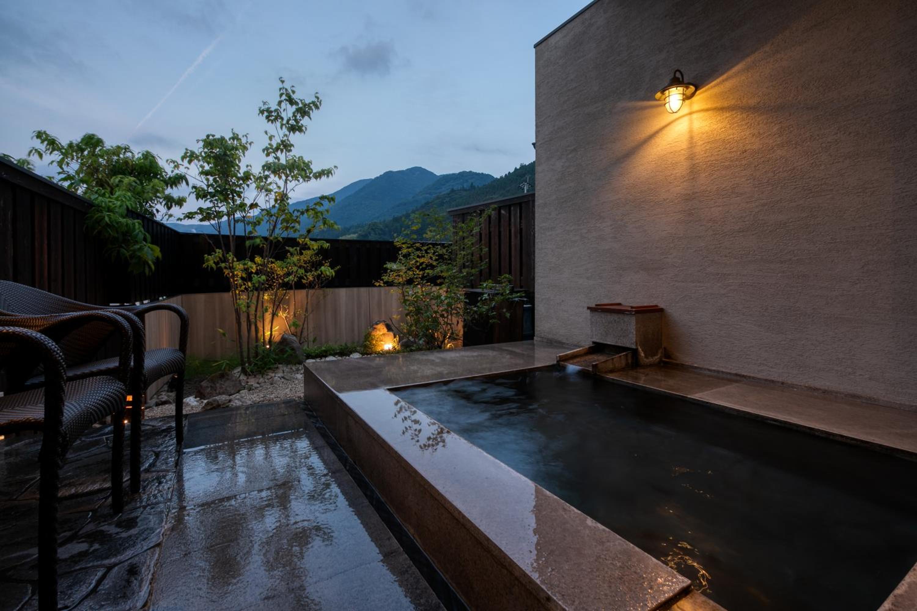 Yufuin Onsen Toshoan