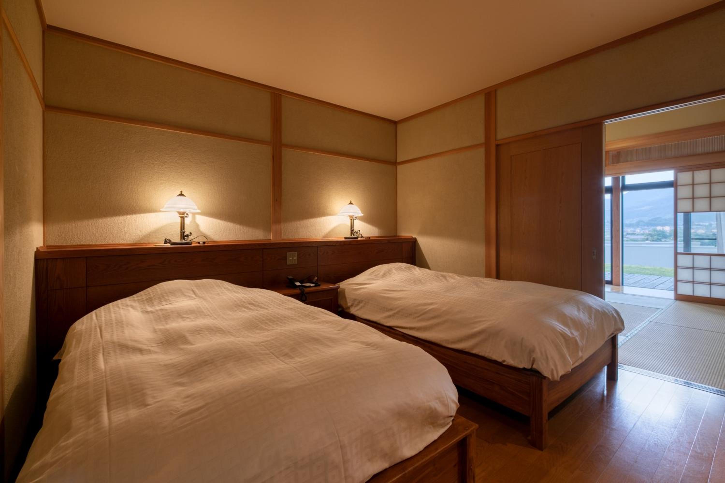 Yufuin Onsen Toshoan