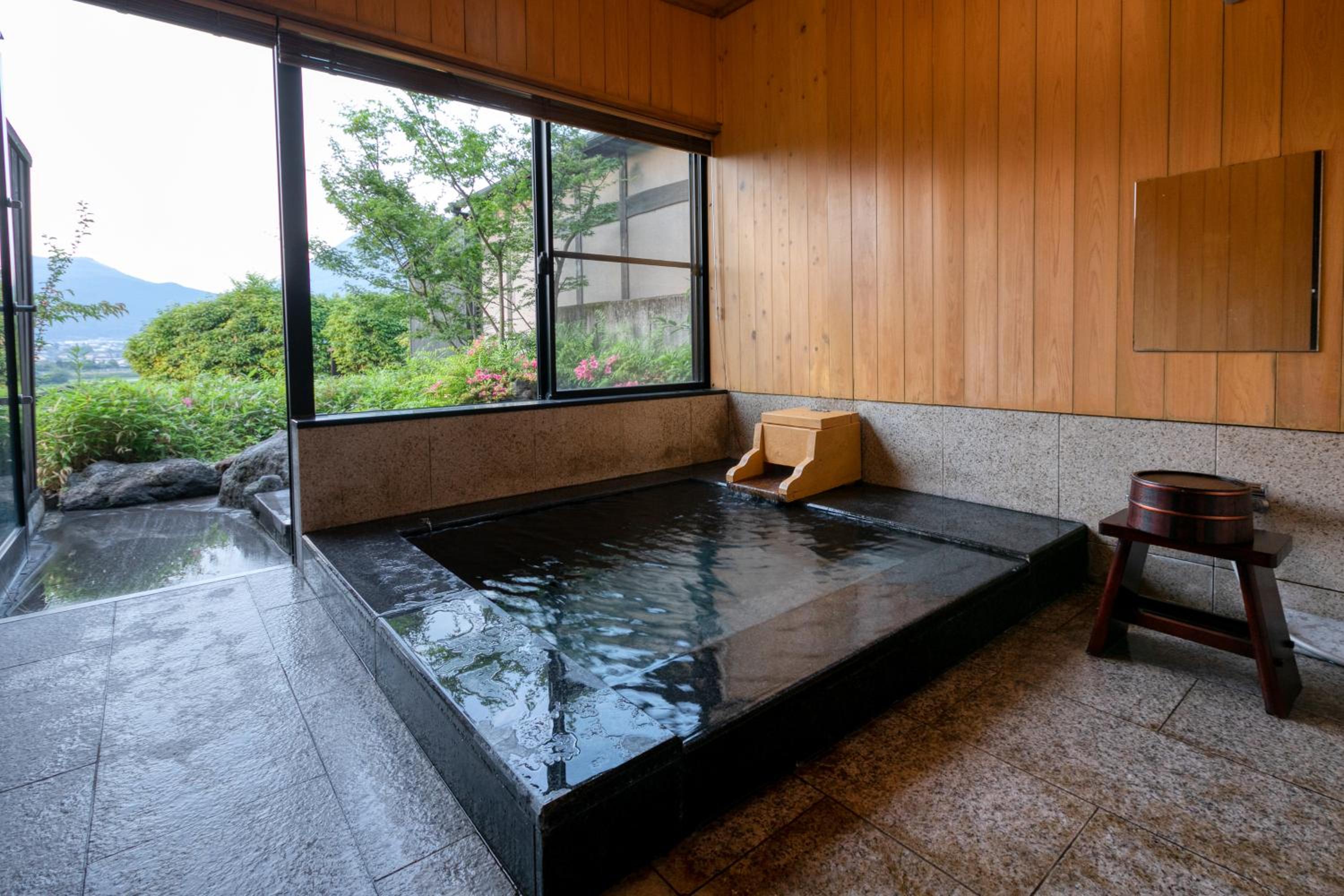 Yufuin Onsen Toshoan
