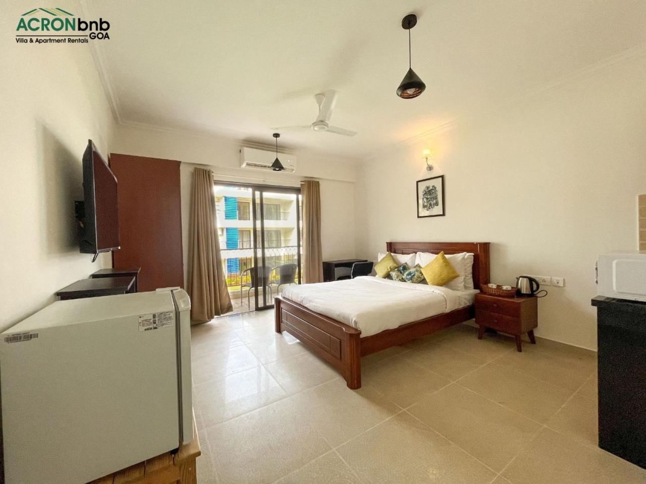 Acron Seawind Baga Arpora view 2