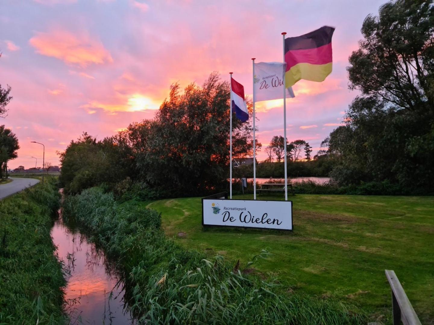 Chalet 505 op Recreatiepark De Wielen view 3