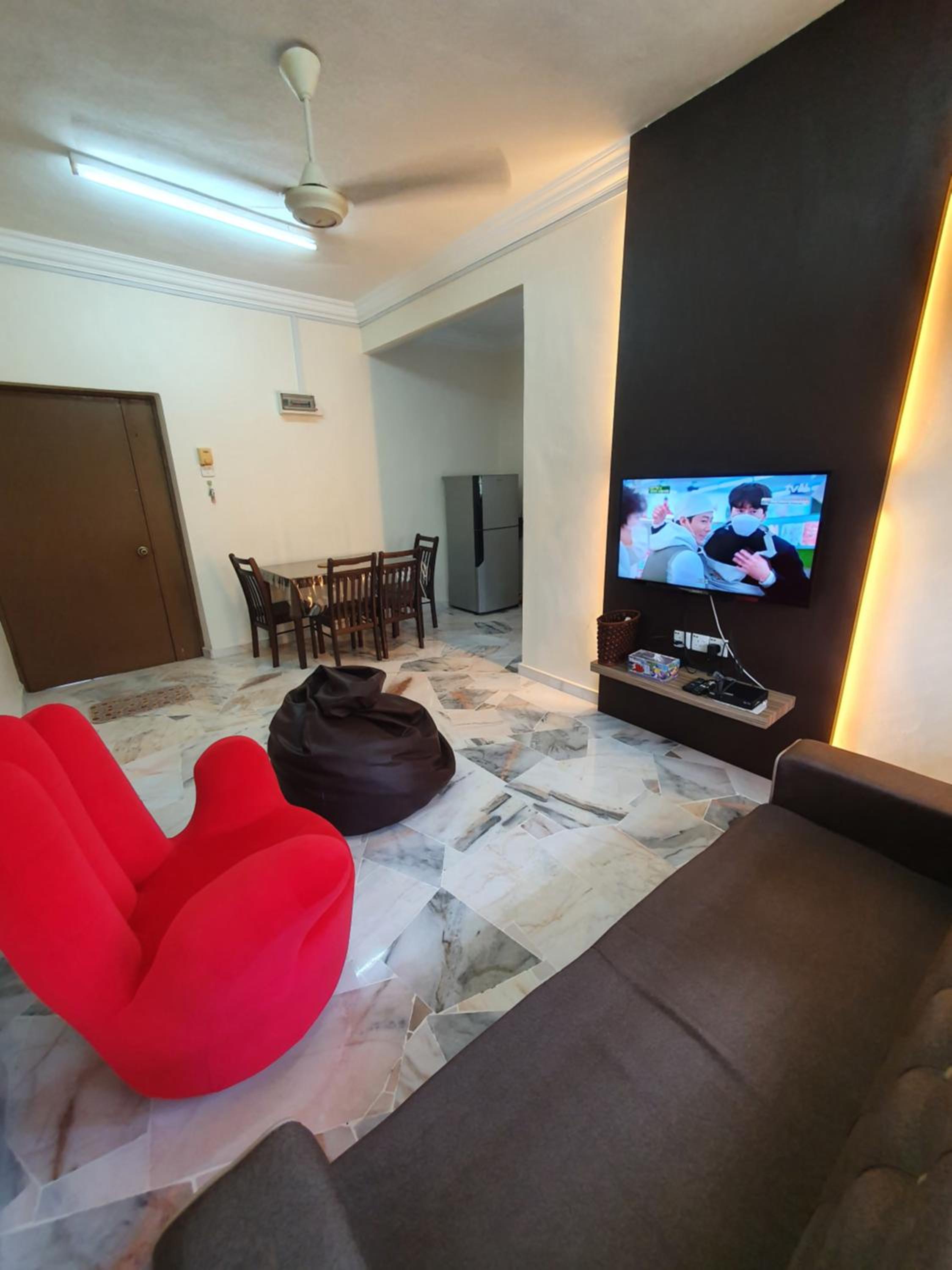 Little Sentrio - Apt E-3-8 photo 2