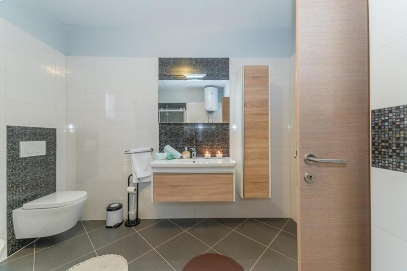 Apartments Maestral 70m from the beach - by TA Leut Agency view 4