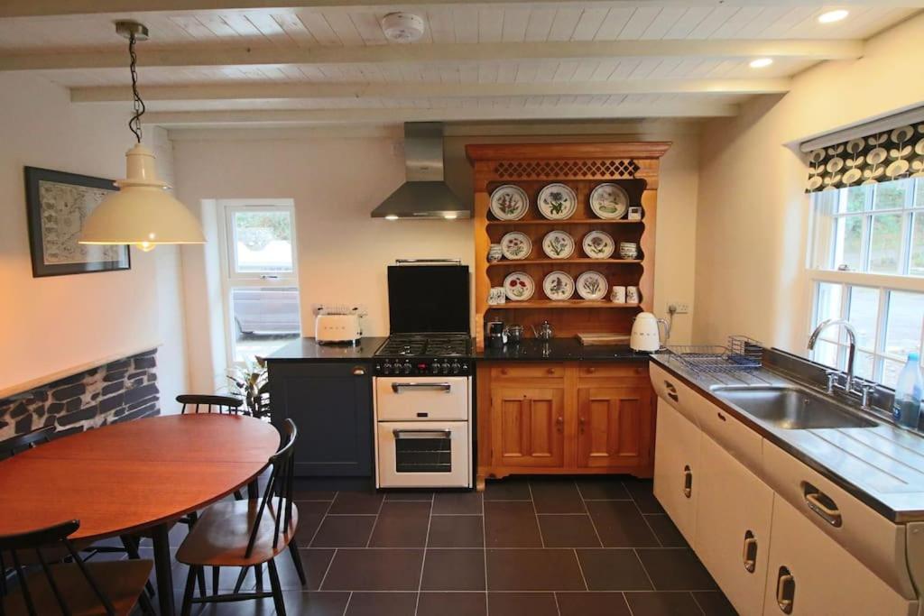 Riverside cottage walking distance into Caernarfon view 4