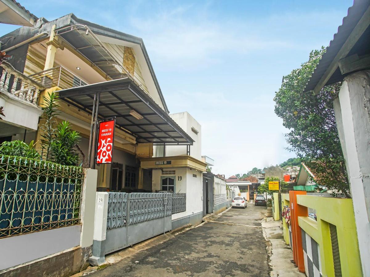 Hotel OYO 90771 Mess 19 Syariah - Image 1