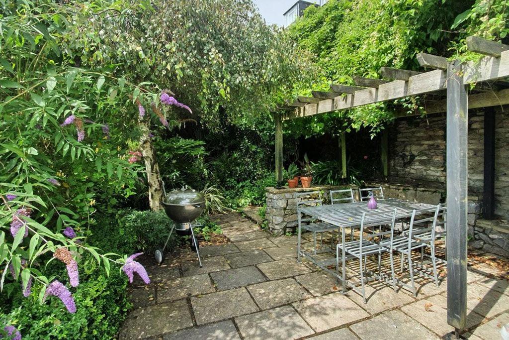 16 Clarence Hill - Iconic Dartmouth House with Enchanting Garden view 5