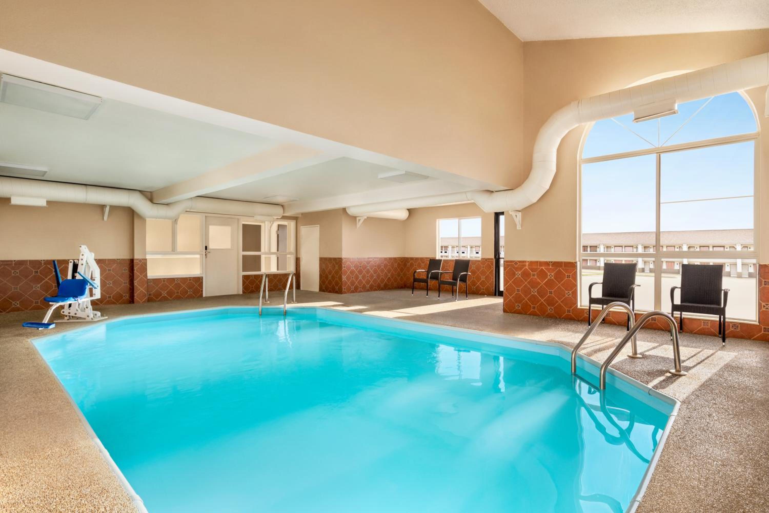 Liberal Vacations - Super 8 by Wyndham Liberal KS - Property Image 31