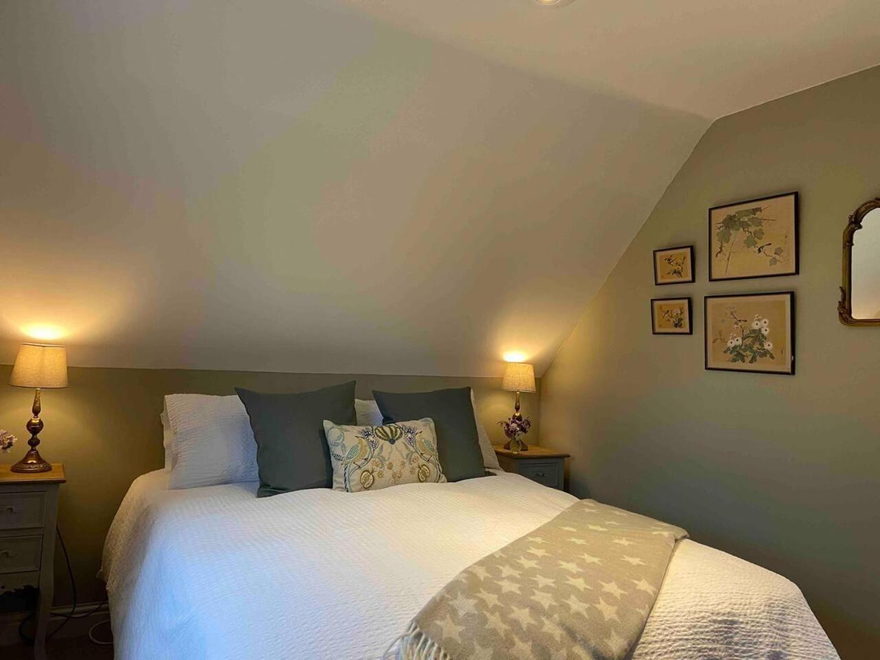Cosy Rural Retreat Sleeps 3 & PetFriendly view 3