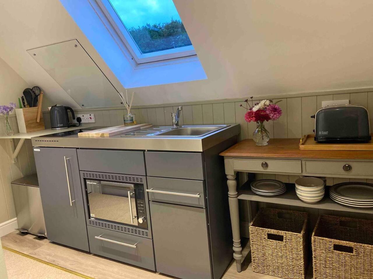 Cosy Rural Retreat Sleeps 3 & PetFriendly view 5