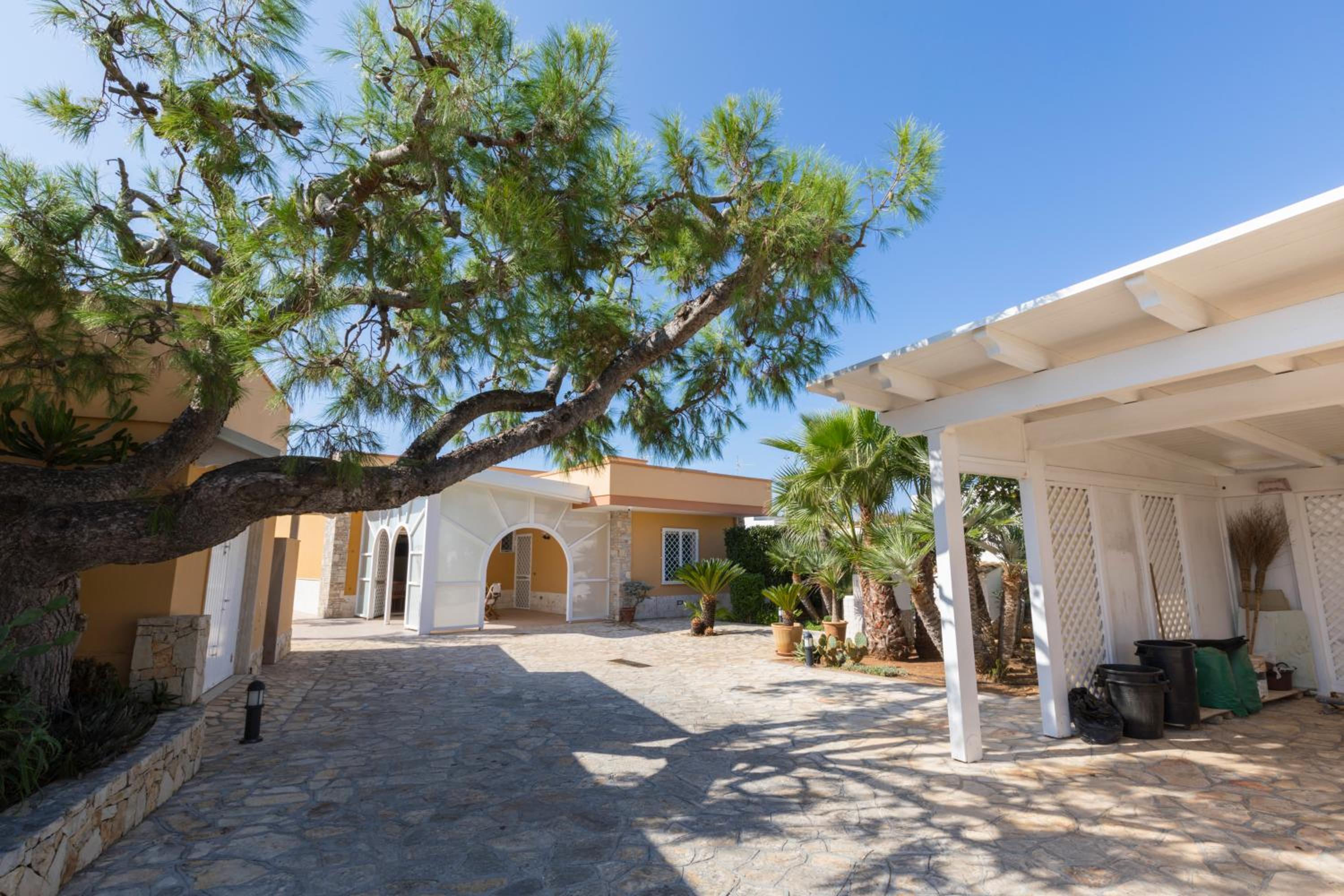 Villa Eleonora con piscina Fronte Mare view 2