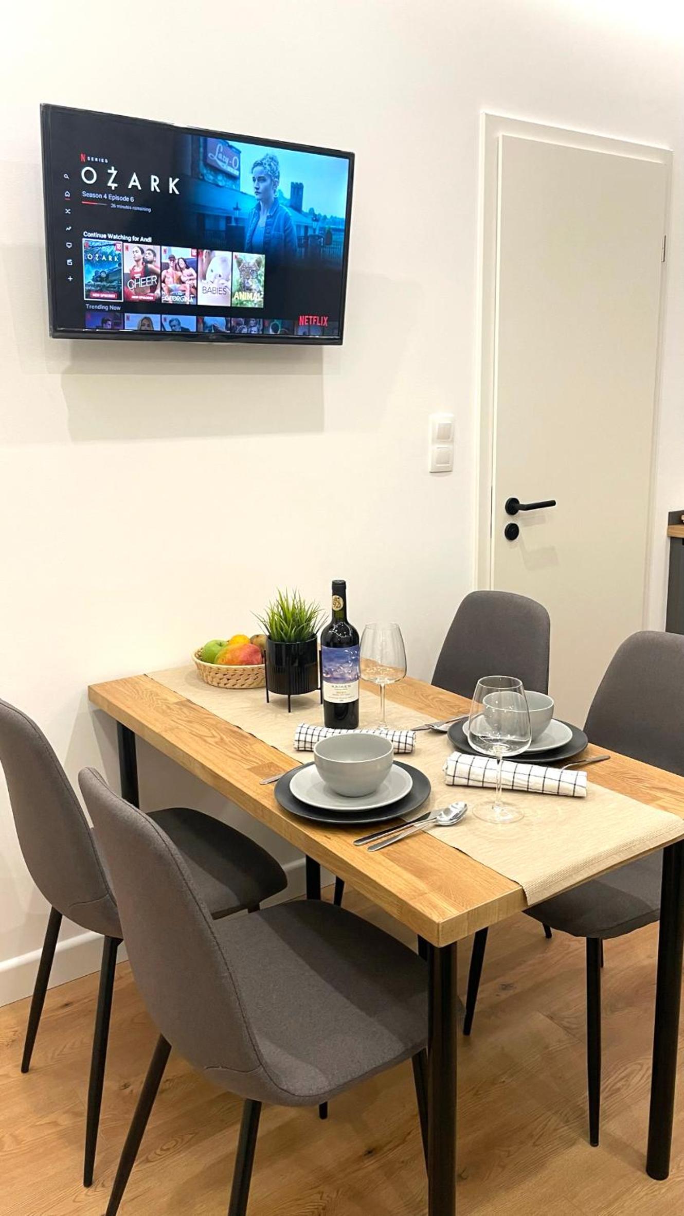 SípSix Apartment - modern 2 bedroom newly renovated flat with AC in Budapest city centre view 3